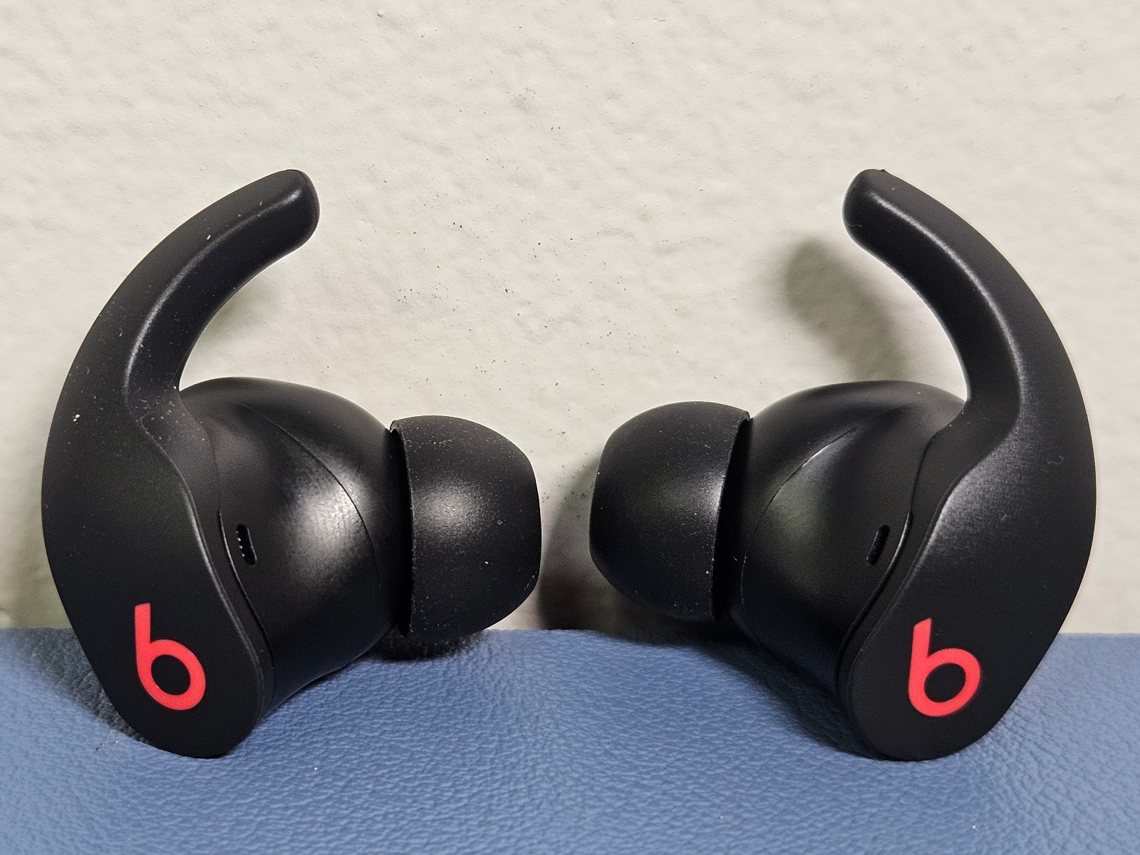 READ AD Beats By Dr. Dre Beats Fit Pro Red & Black Water Resistant