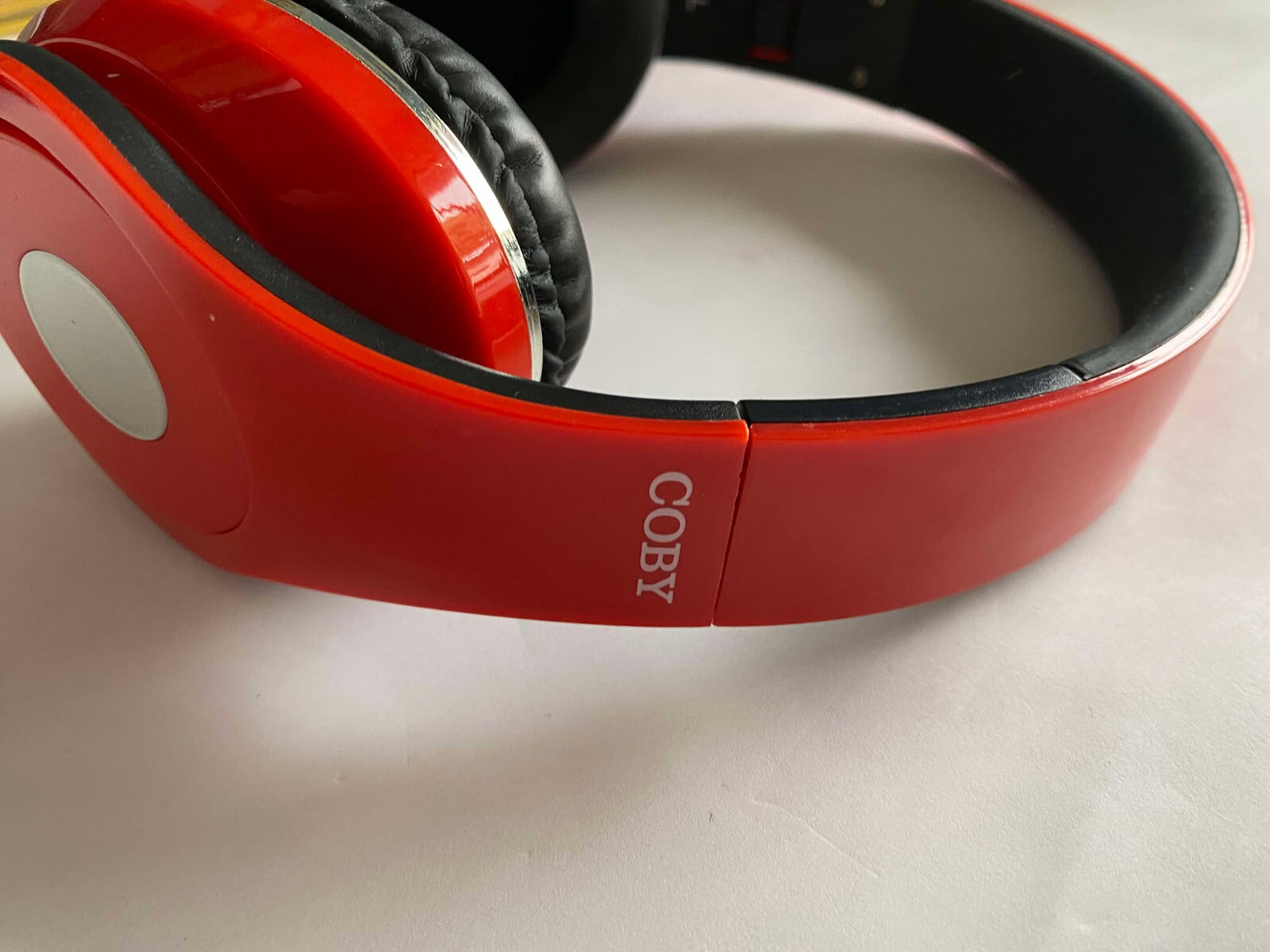 COBY RED HEADPHONES – Over the ear muff Soft Foldable wireless listen VERY GOOD
