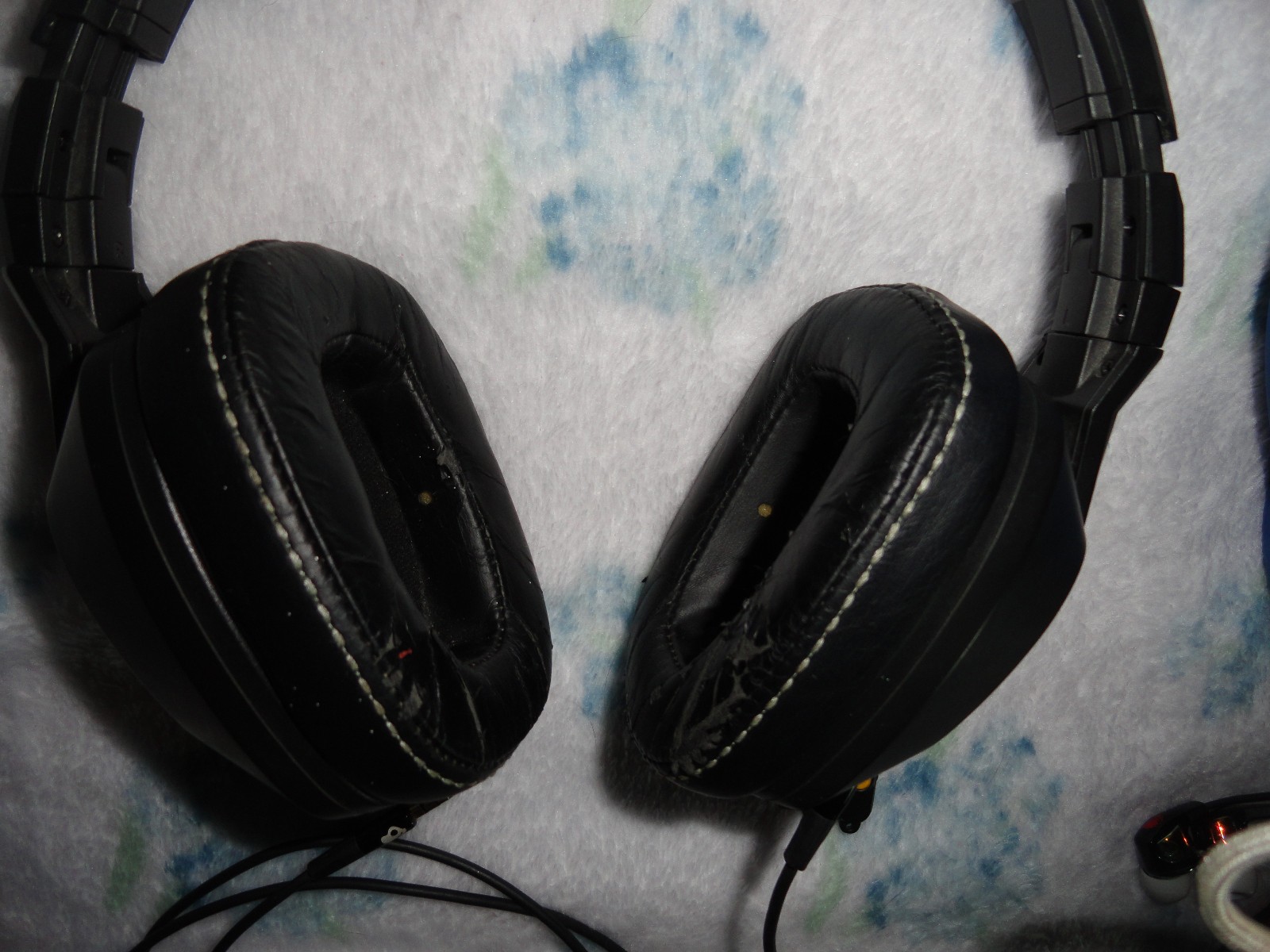 Skullcandy Headphones Lot Crusher and Smokin Buds 2 Are Wired, Uproar Wireless