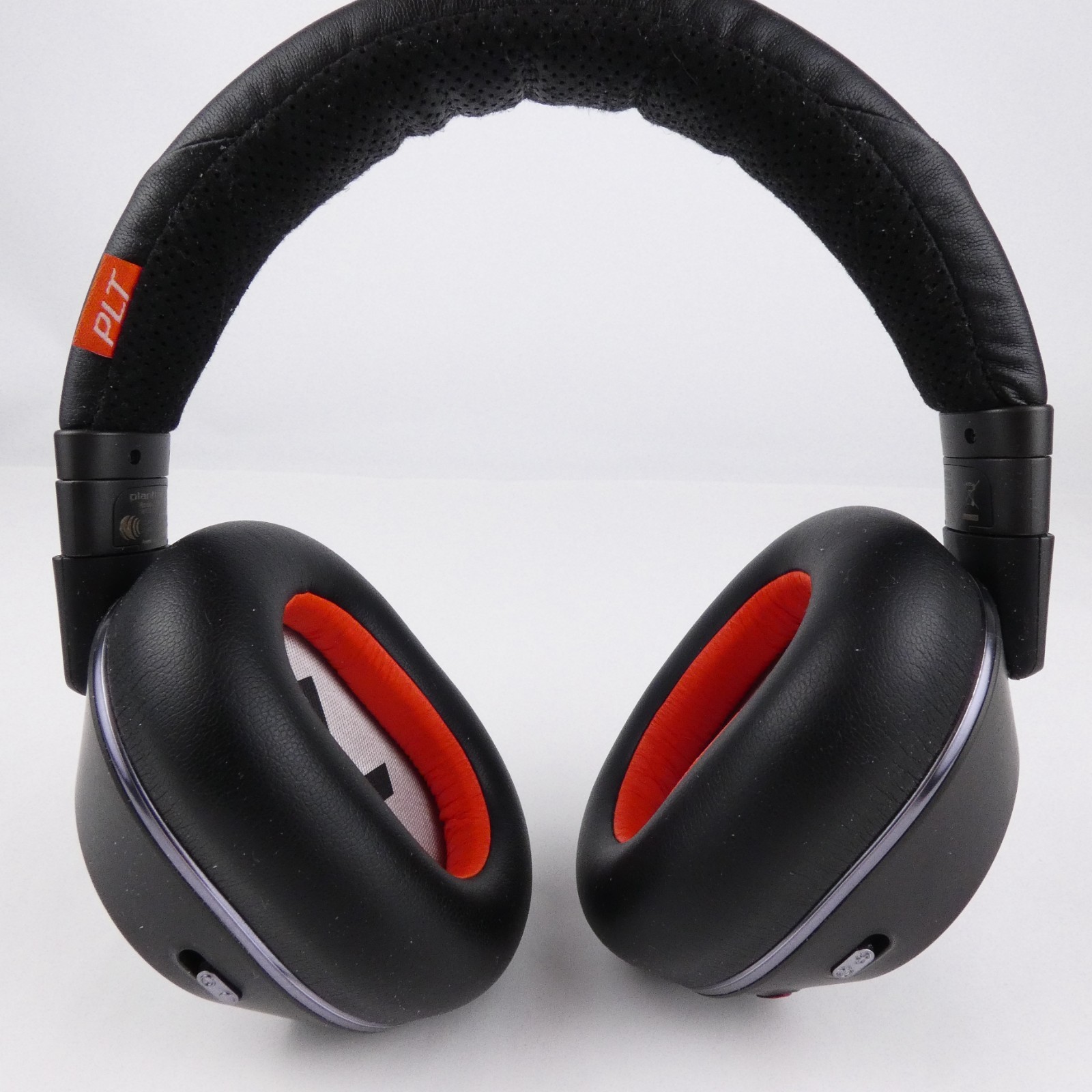 Plantronics Voyager 8200 Headphones B8200 UC Bluetooth USB-C Rechargeable TESTED