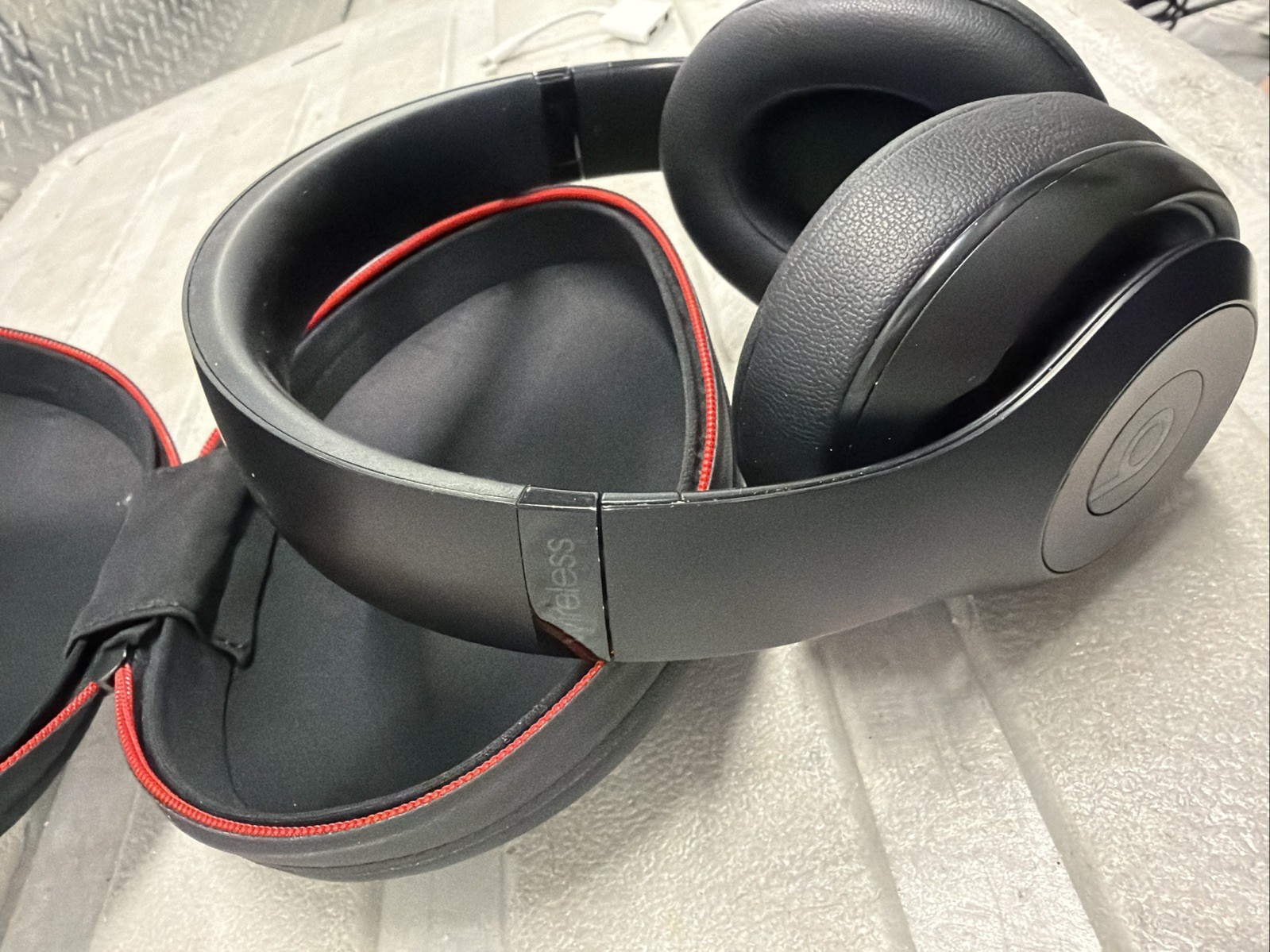 Beats Studio 3 Wireless Bluetooth Headphones MX3X2LL/A – Matte Black