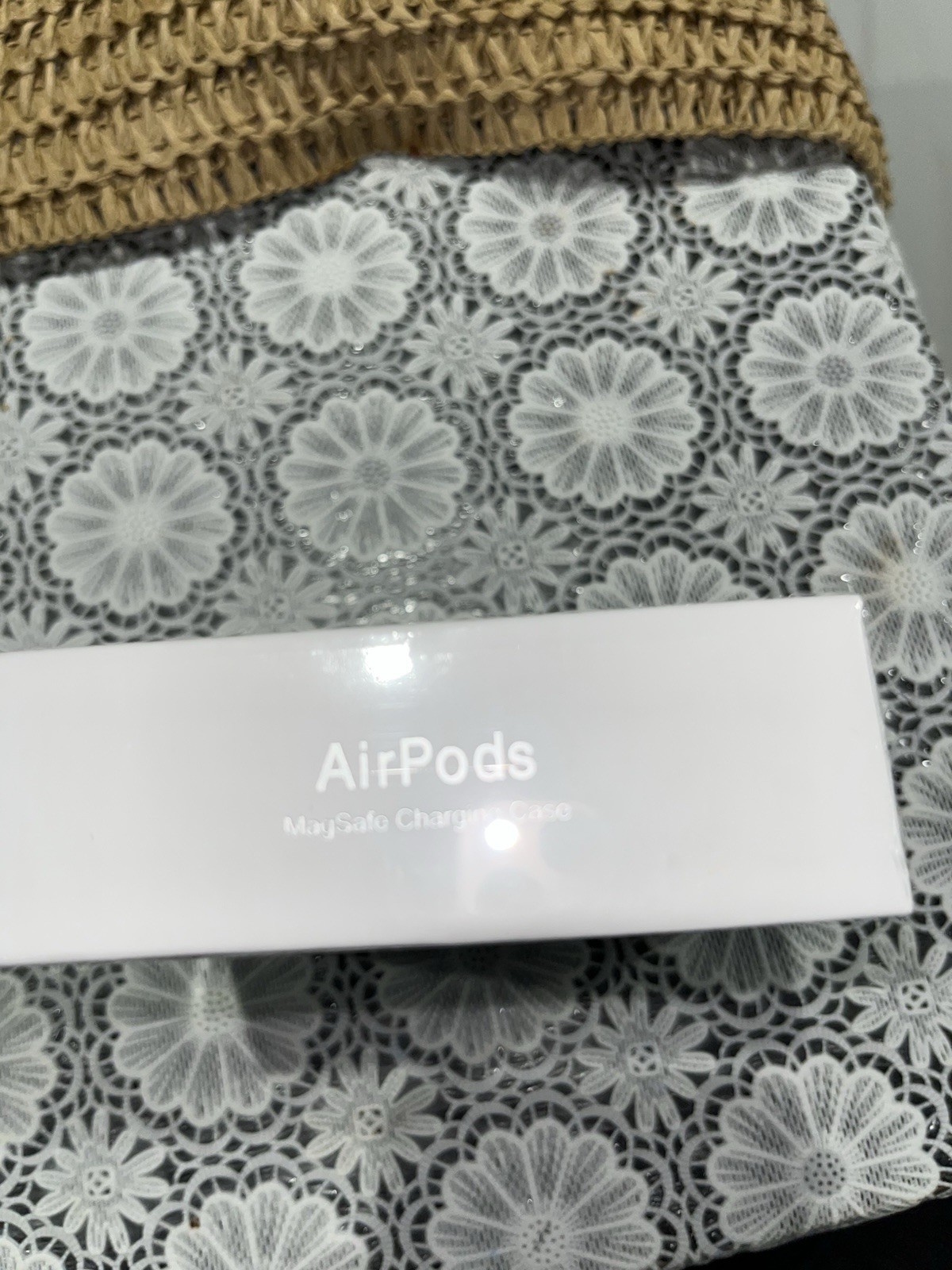 Apple AirPods (3rd Gen) White MagSafe Wireless Charging Case active Warranty!