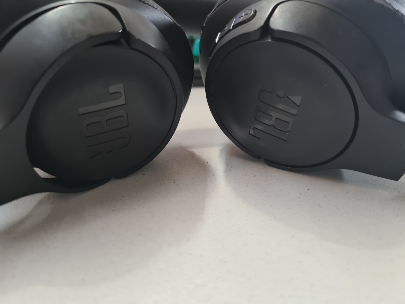 JBL TUNE 750BTNC – Wireless Headphones – Black – Earmuffs needs replacement