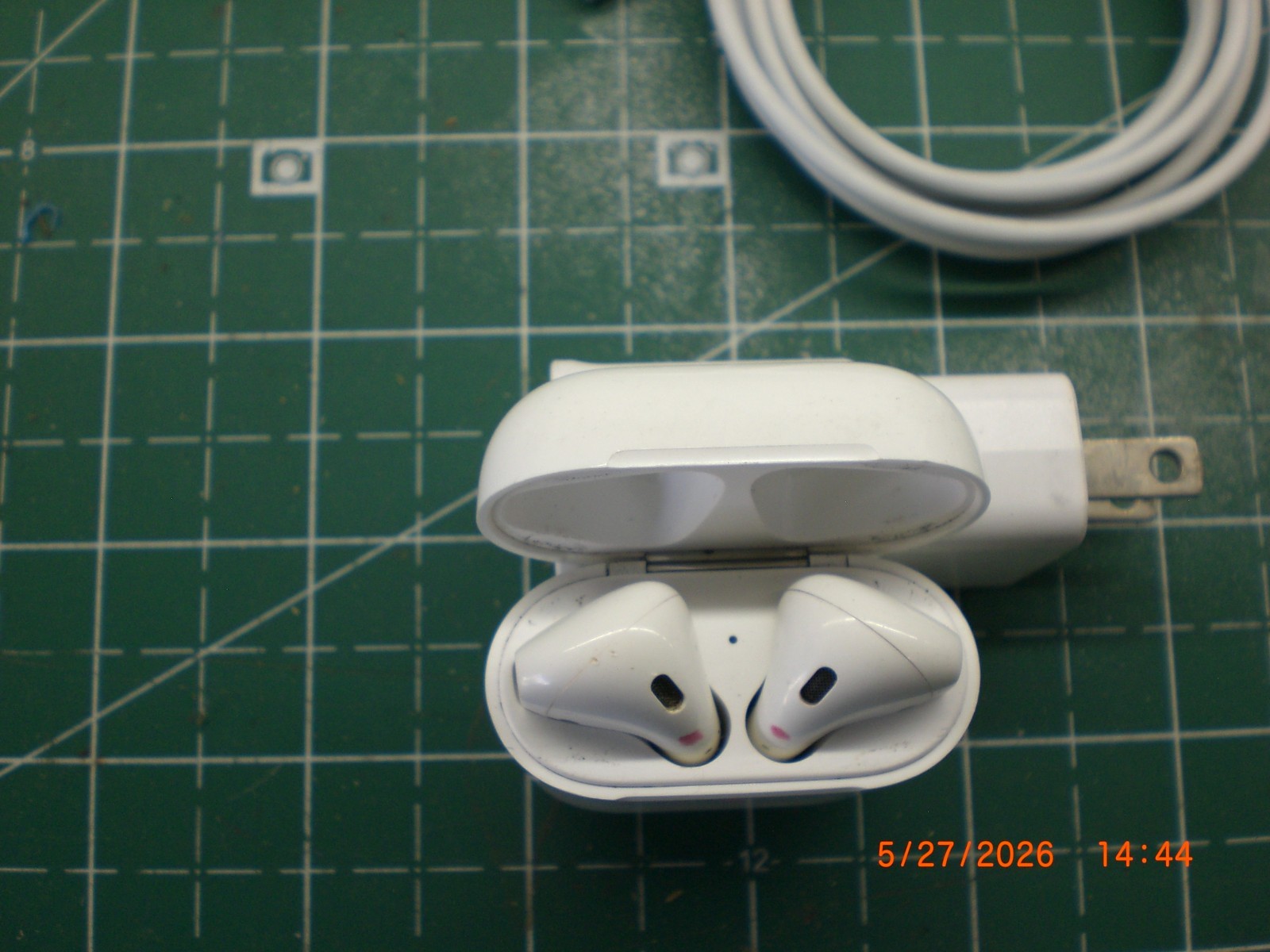 3 pairs various wireless earbuds