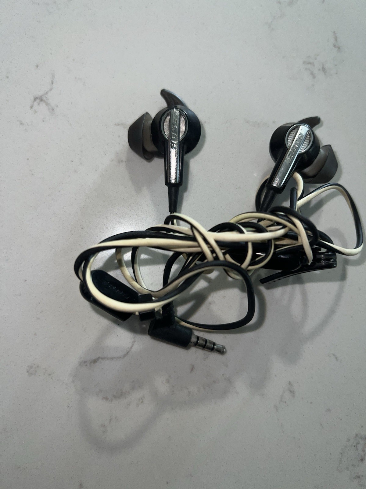 BOSE SOUND SPORT ie2 IN-EAR WIRED EARBUDS, NO MIC. BLACK/WHITE WIRE