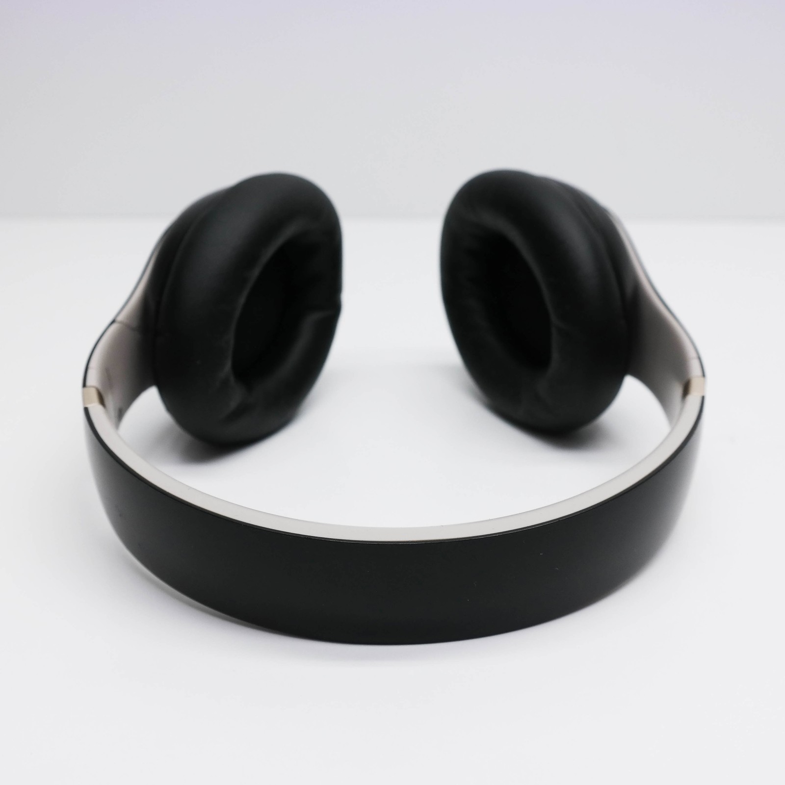 Beats Studio Pro Wireless Over-the-Ear Headphones Black Gold MC2N4LL/A READ