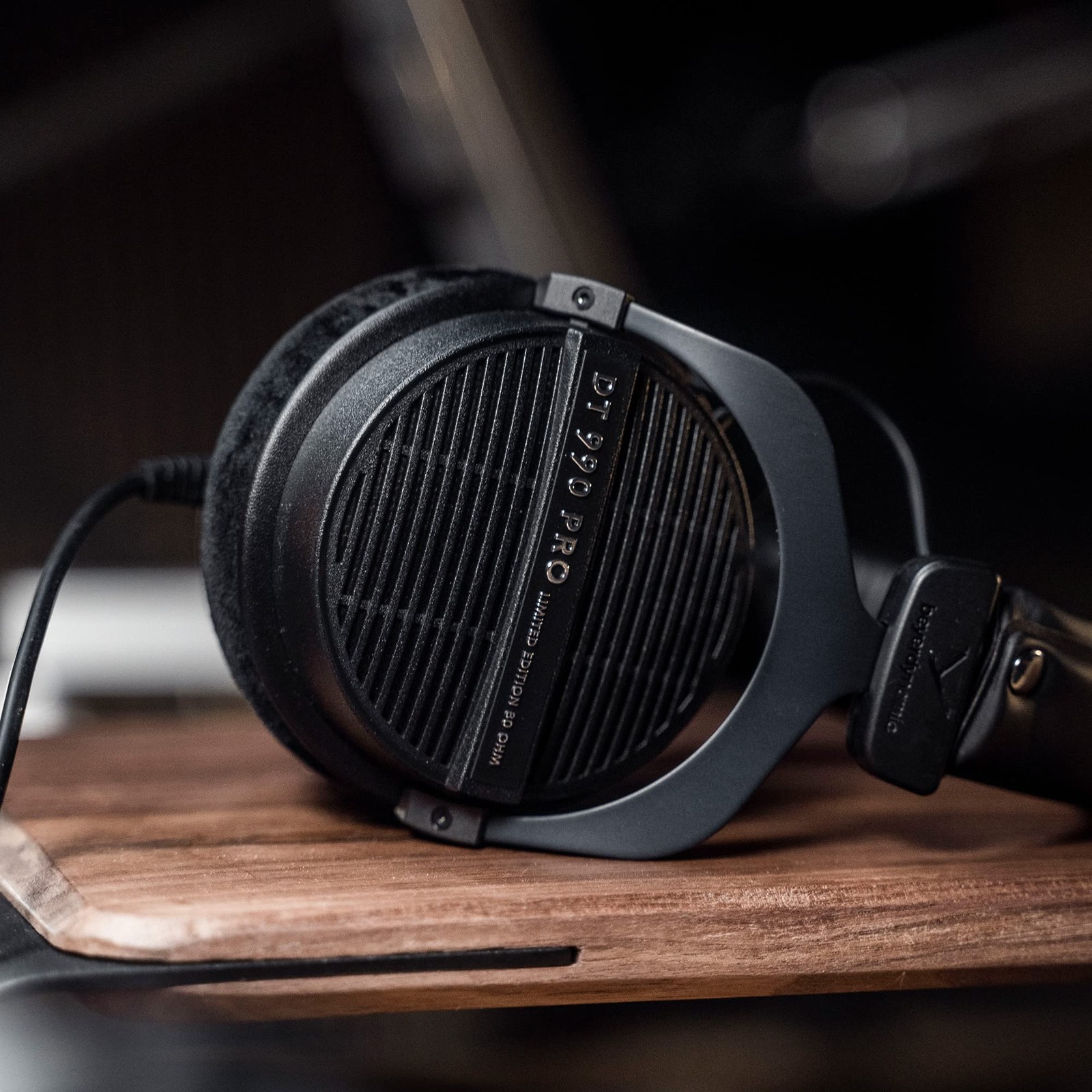 beyerdynamic DT 990 PRO, 80 Ohm, Open Back, 80 OHM, Black (Limited Edition)
