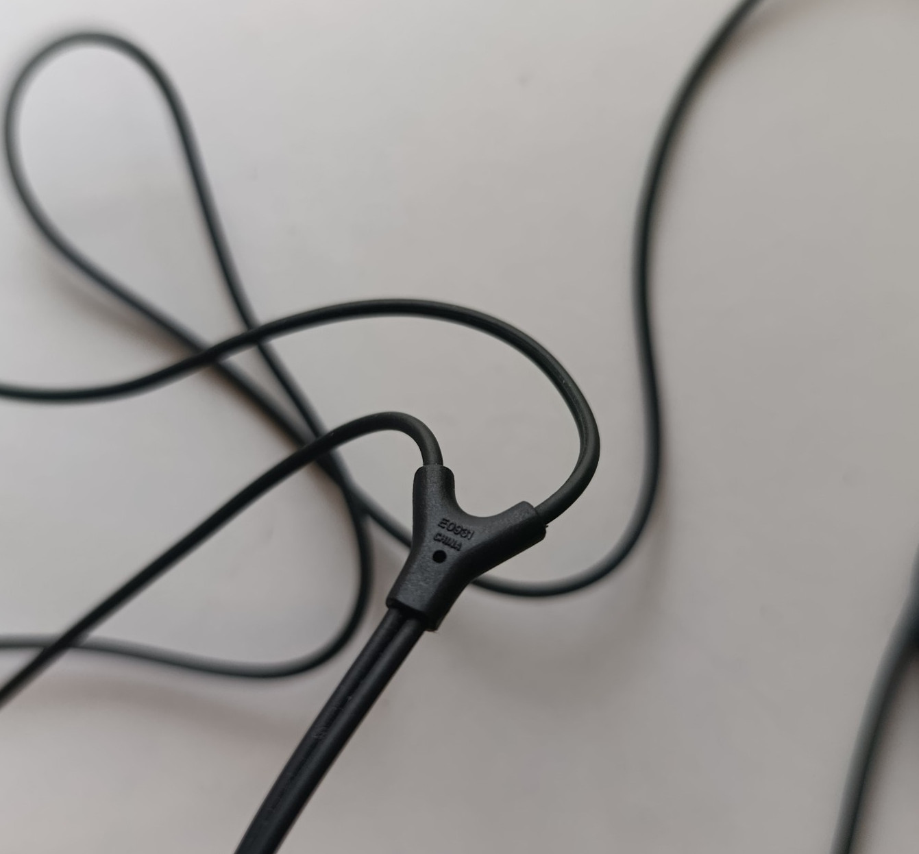 SONY Earphone E0931 Black and Pink from Player NW-S203F Used with Extension