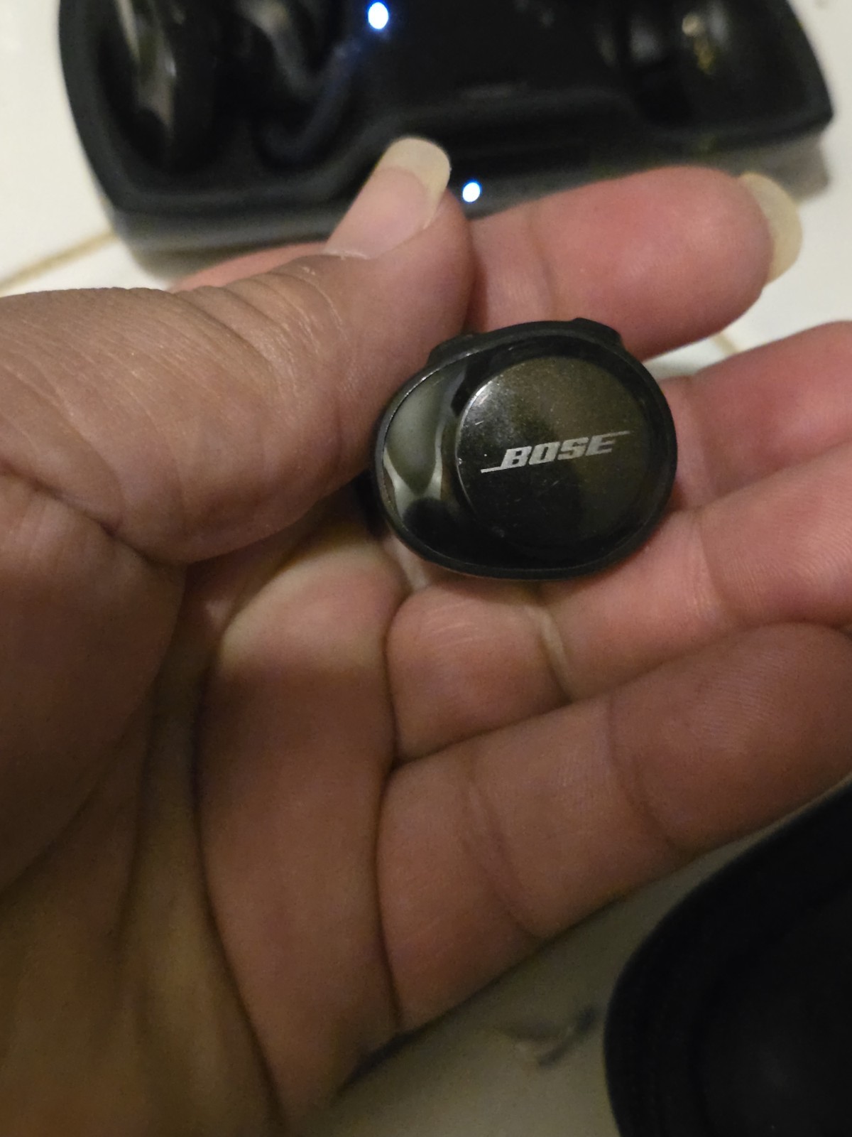 Bose SoundSport Free Wireless Headphones in Ear Earbuds with Charge Case Black