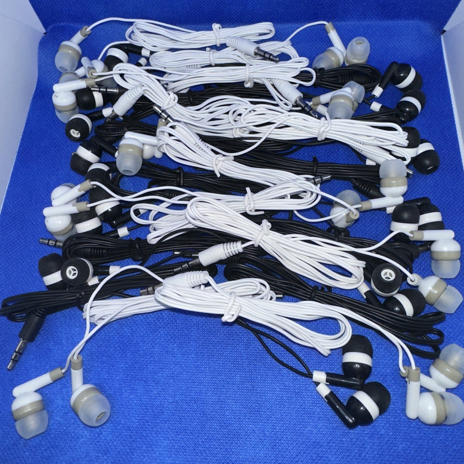 Earbuds 3.5mm, 10 Black And 10 White Headphones Headset Lot Of 20