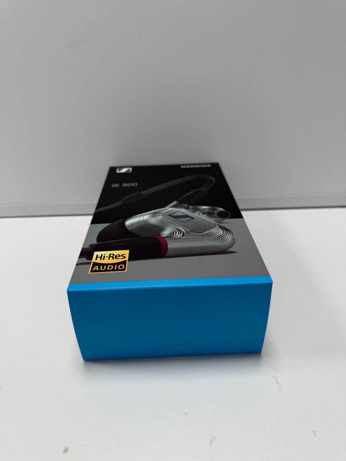 BRAND NEW SENNHEISER IE 900 AUDIOPHILE WIRED IN-EAR MONITOR HEADPHONES