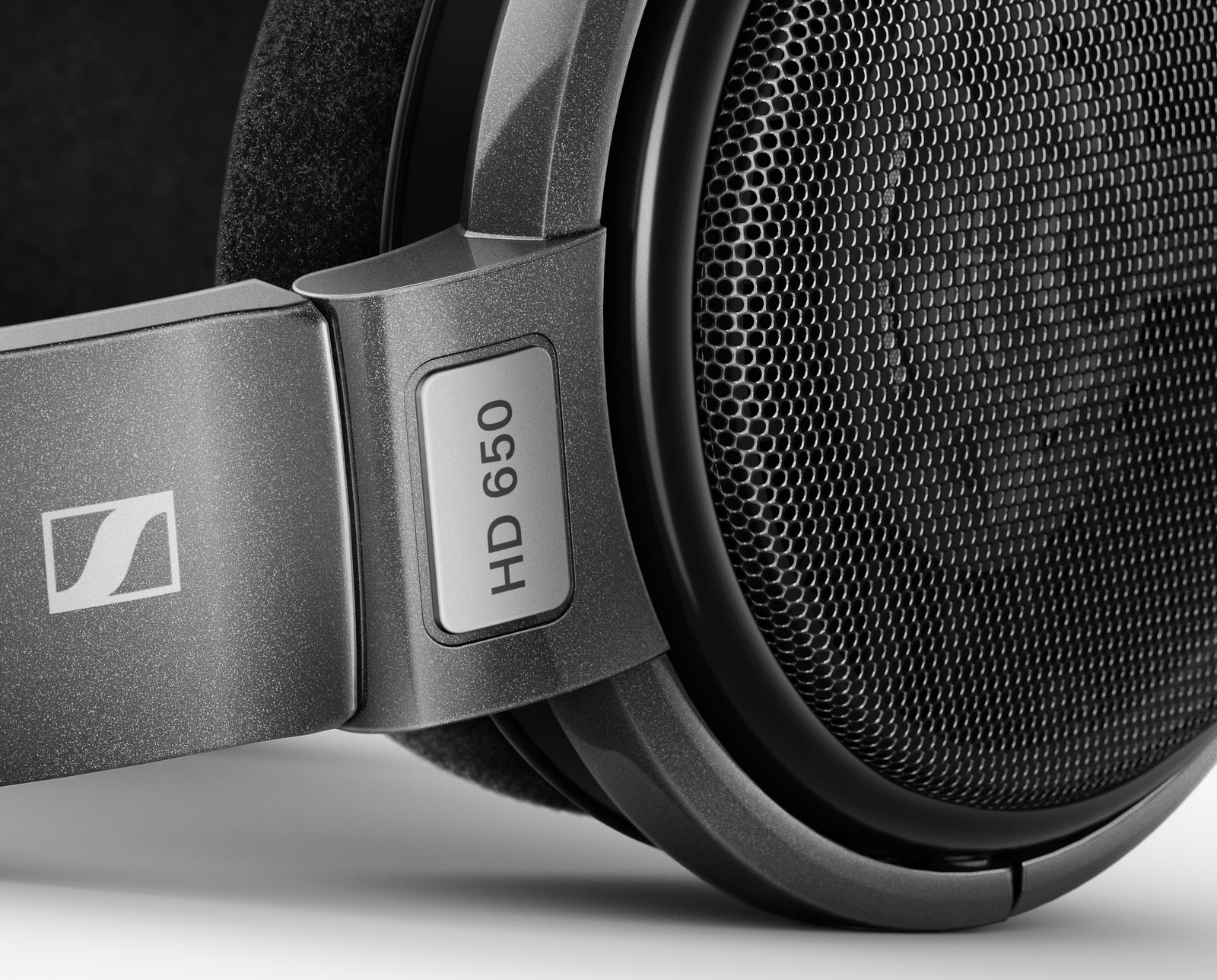 Sennheiser HD650 Audiophile-grade stereo headphone