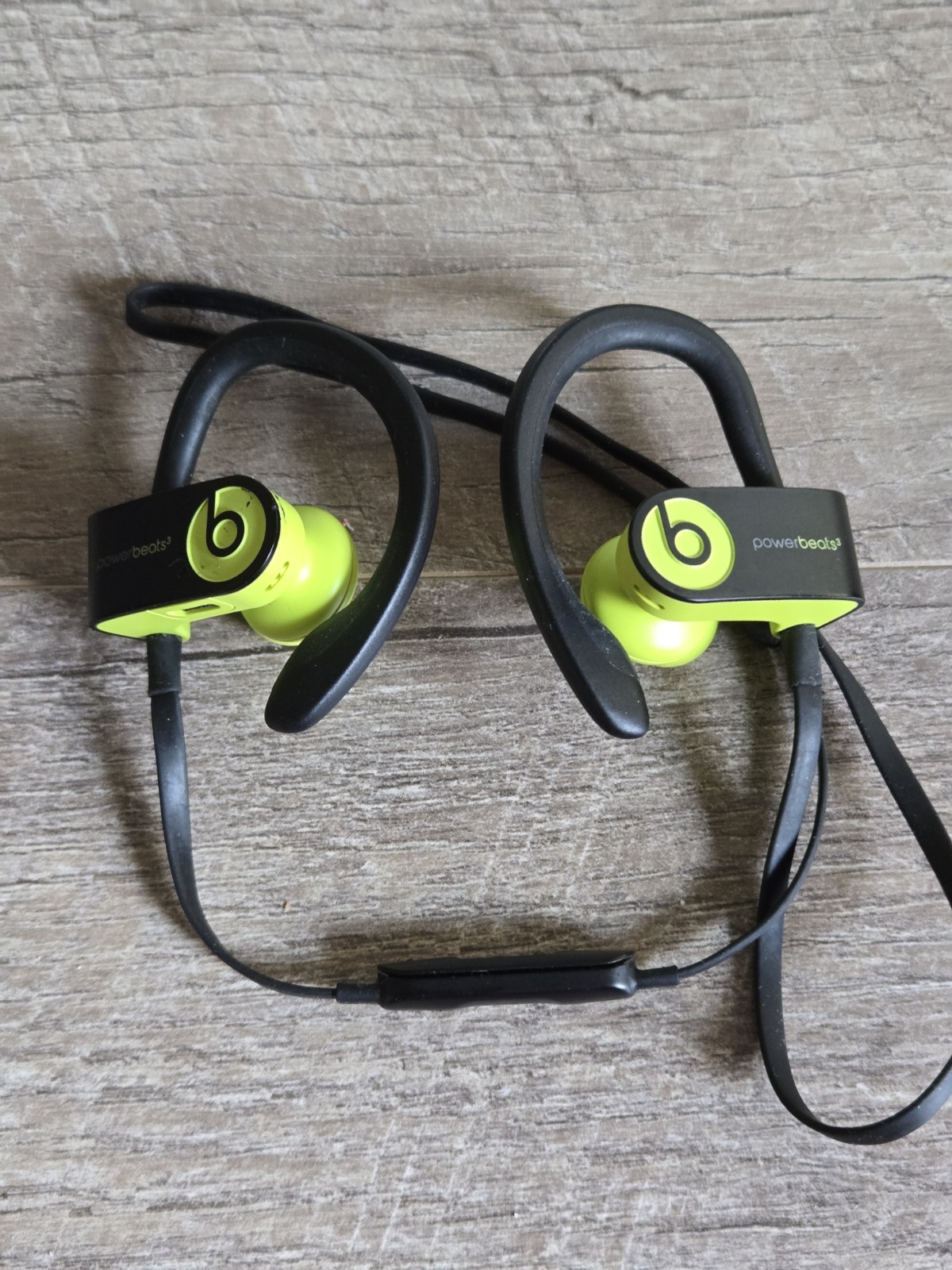 Beats by Dr. Dre Powerbeats3 Wireless Ear-Hook Headphones Earphones Shock Yellow