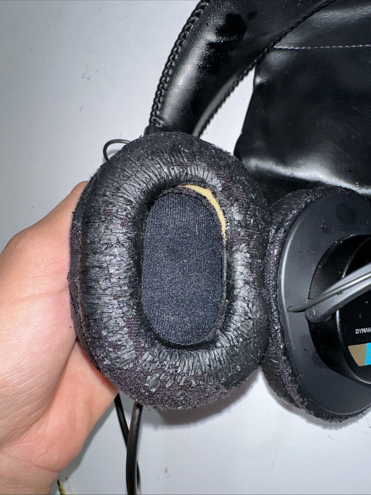 Sony MDR-7506 Professional Over-Ear Headphones Black Needs New Pads