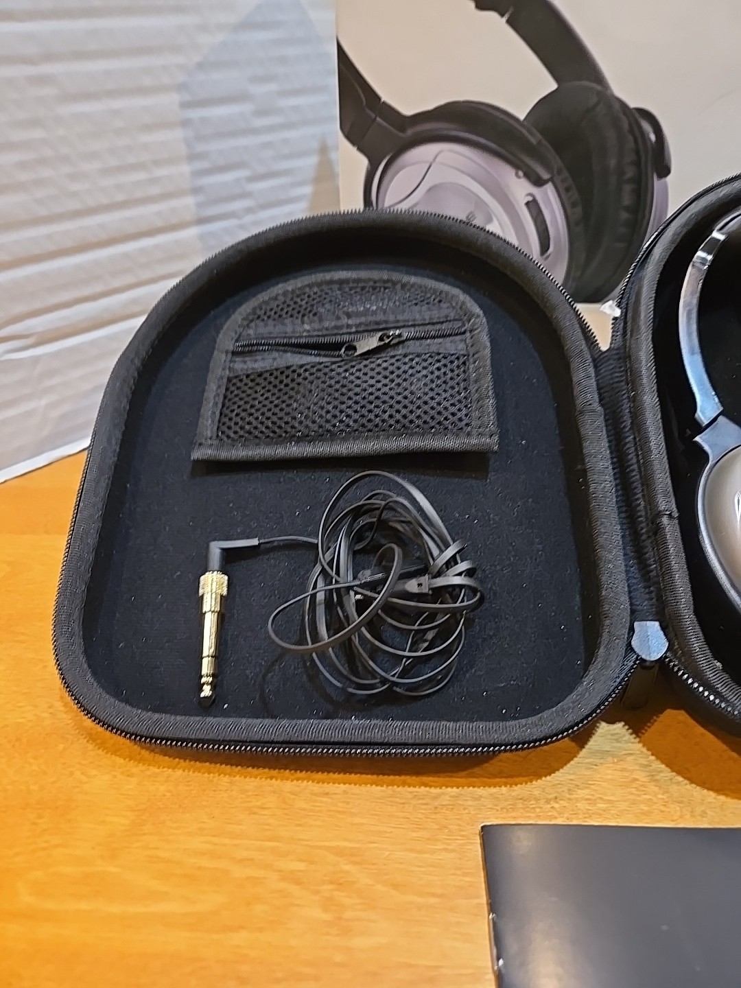 Solitude XCS Noise Cancelling Headphones & Carrying Case New Batteries Tested