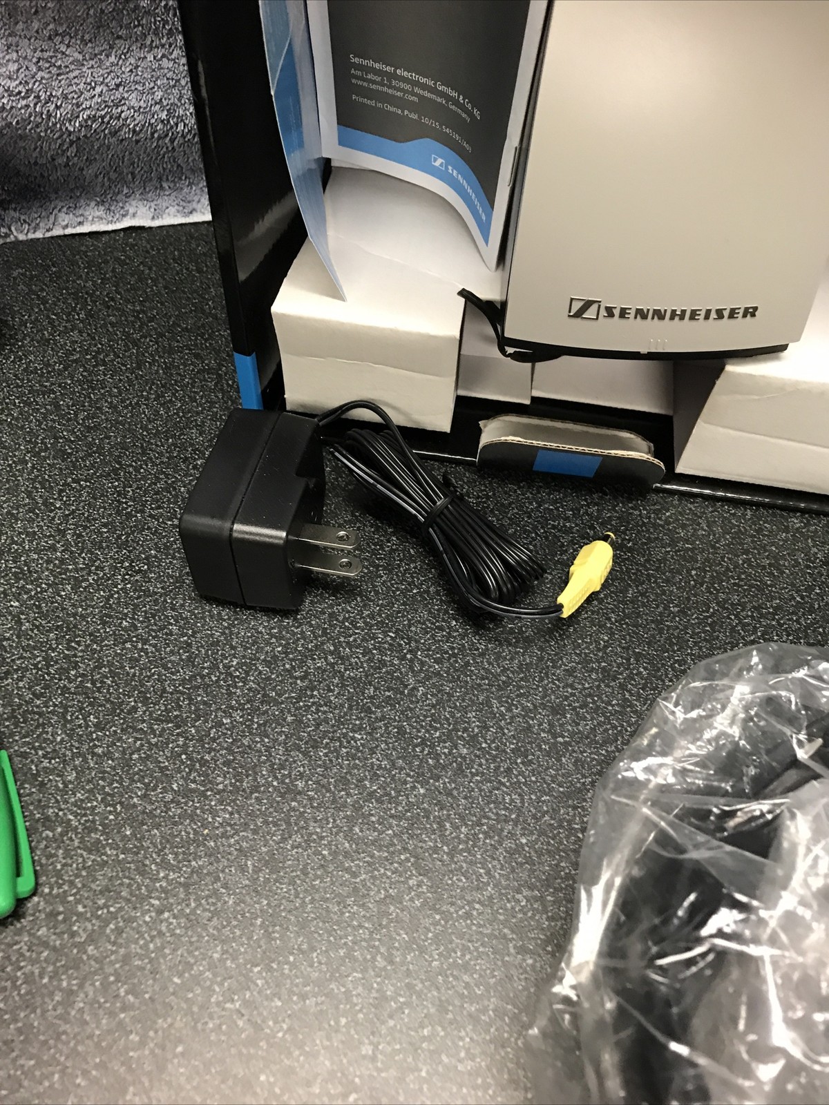 Sennheiser RS 120 Wireless Headphones with RS 120 Transmitter Charging Base