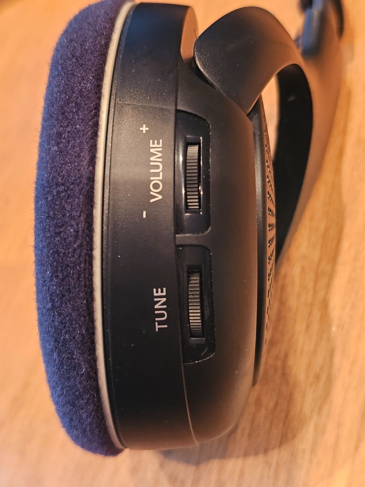 Sennheiser RS 135 On-Ear Wireless RF Headphones with Charging Cradle
