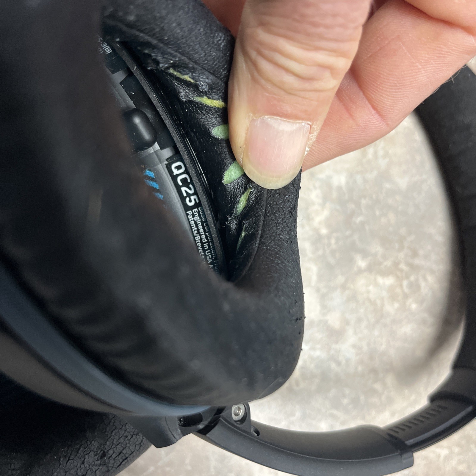 Bose QuietComfort QC25 Noise Cancelling Headphones (Wired – No Bluetooth)