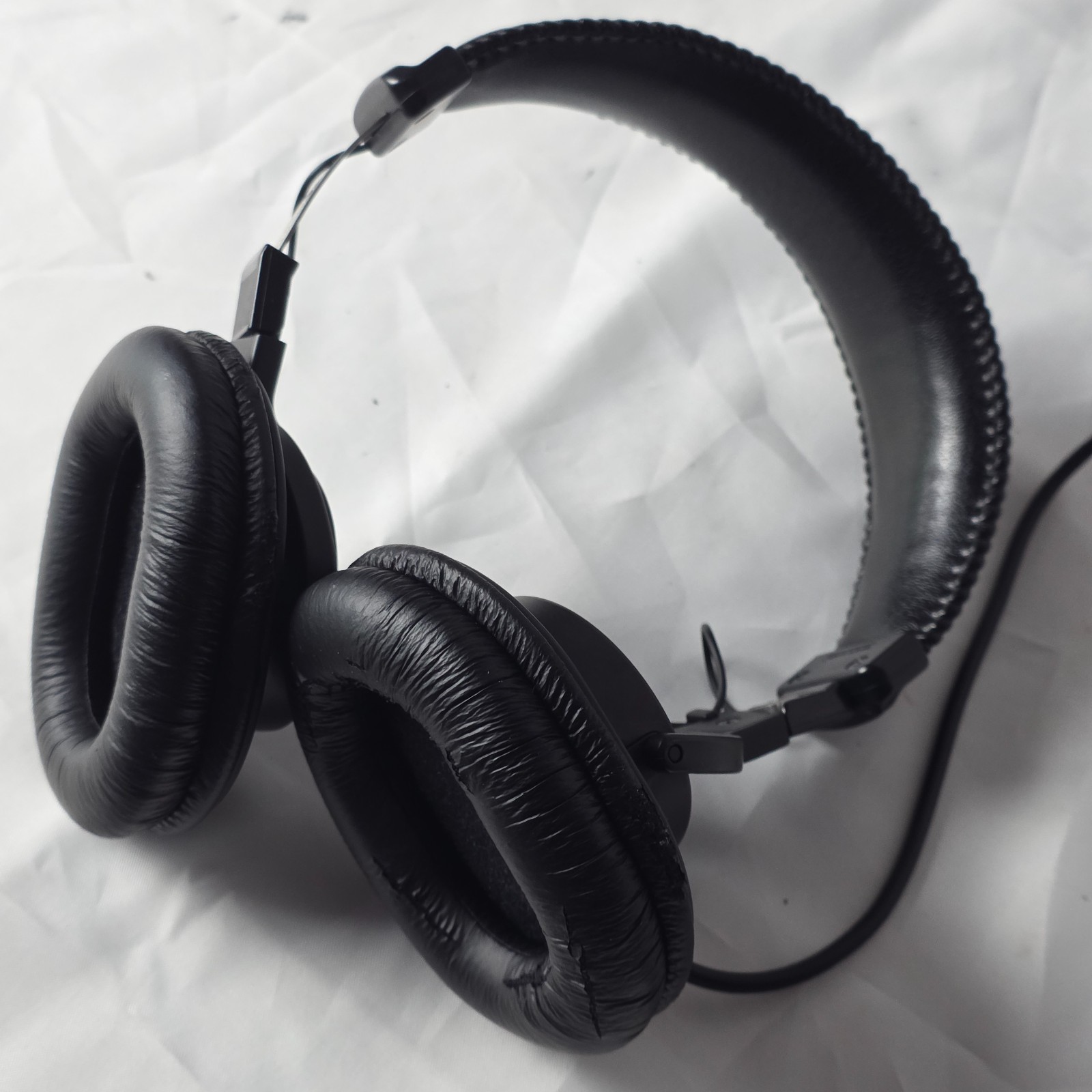 Sony MDR-7506 Professional Closed-Back Dynamic Stereo Monitoring Headphone Black