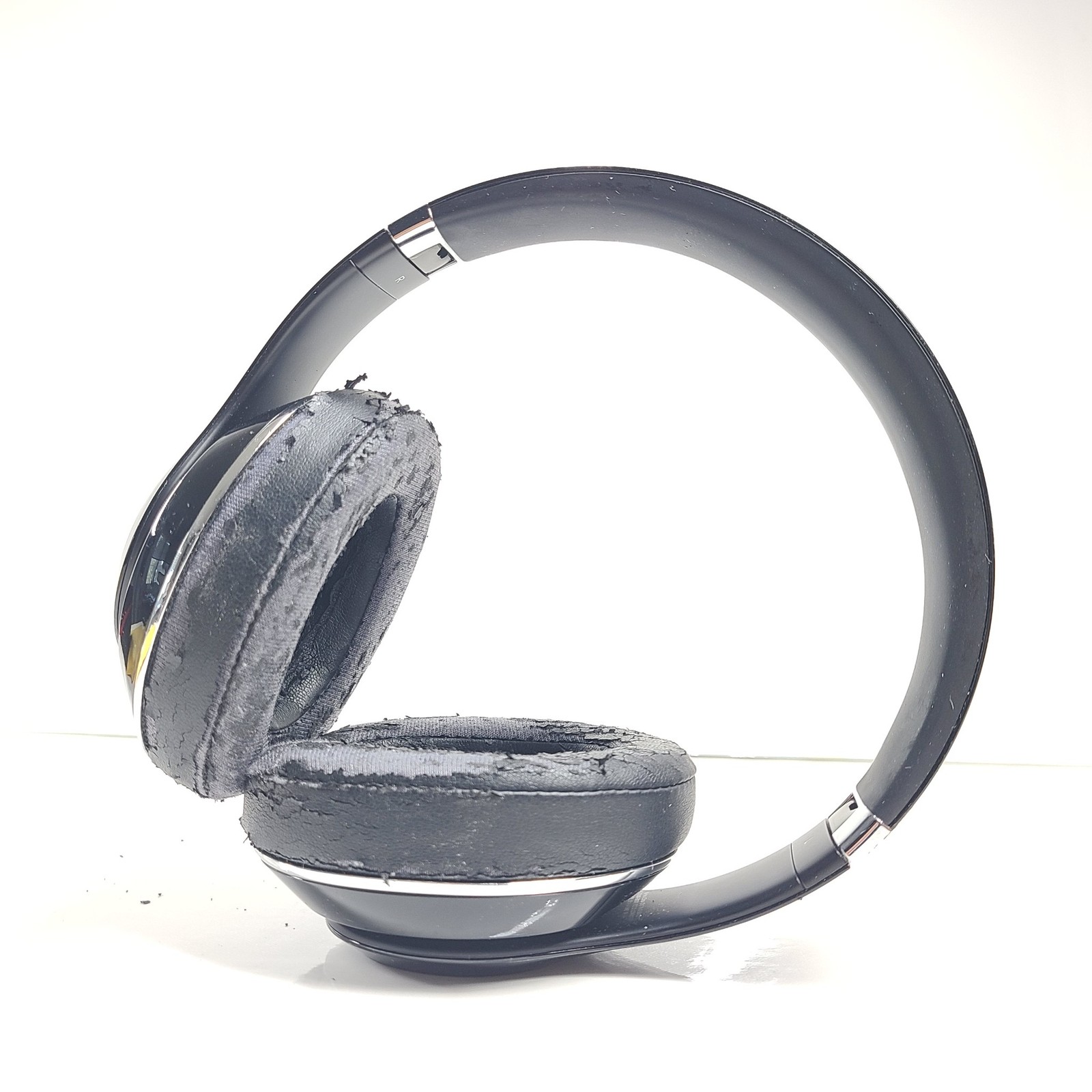 Beats by Dr. Dre Studio2 Wireless Bluetooth Headphones Black – B0501 READ!!
