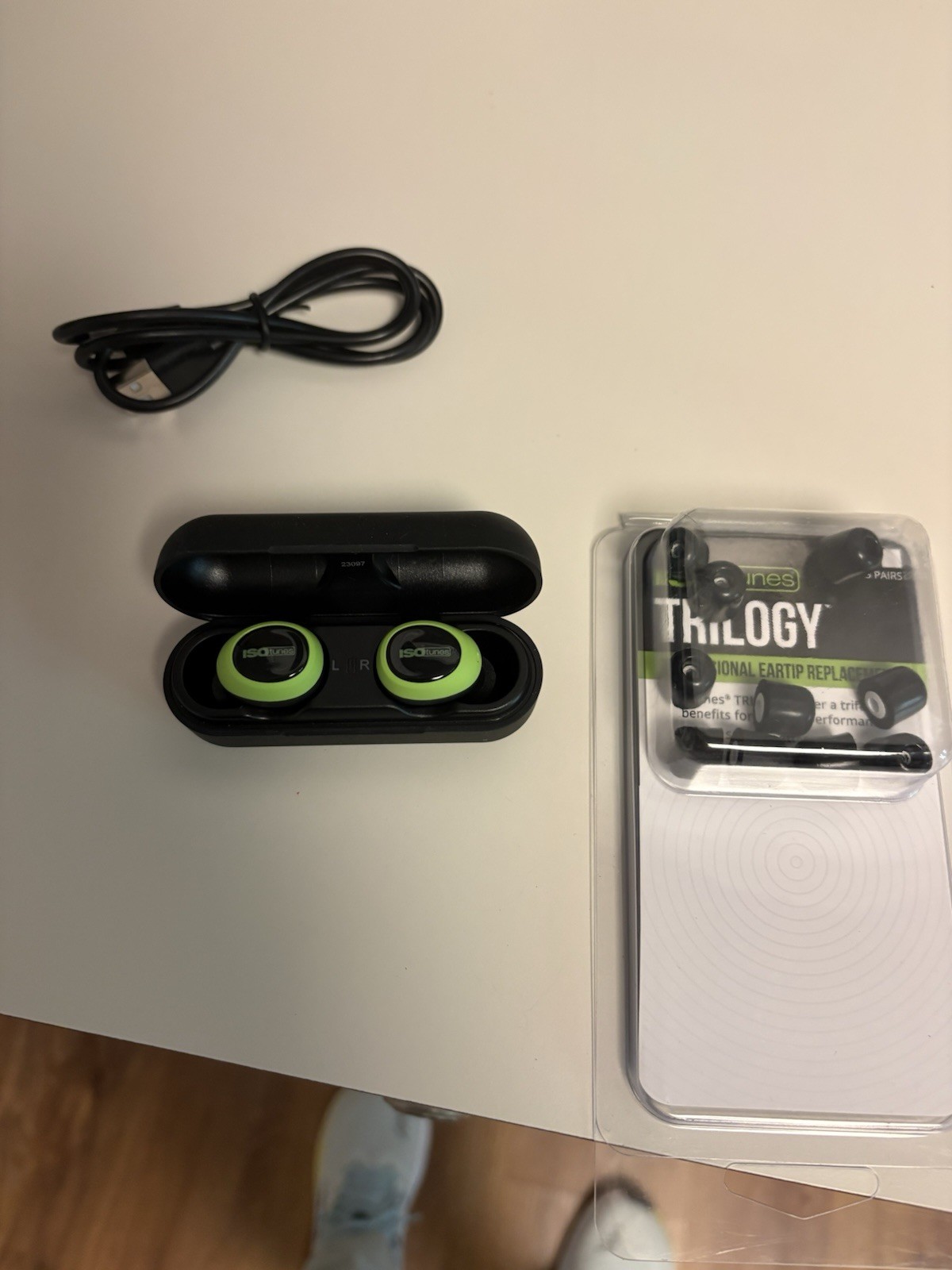 ISOtunes IT-73 Free 2.0 True Wireless Bluetooth In-Ear Earbuds Black/Green