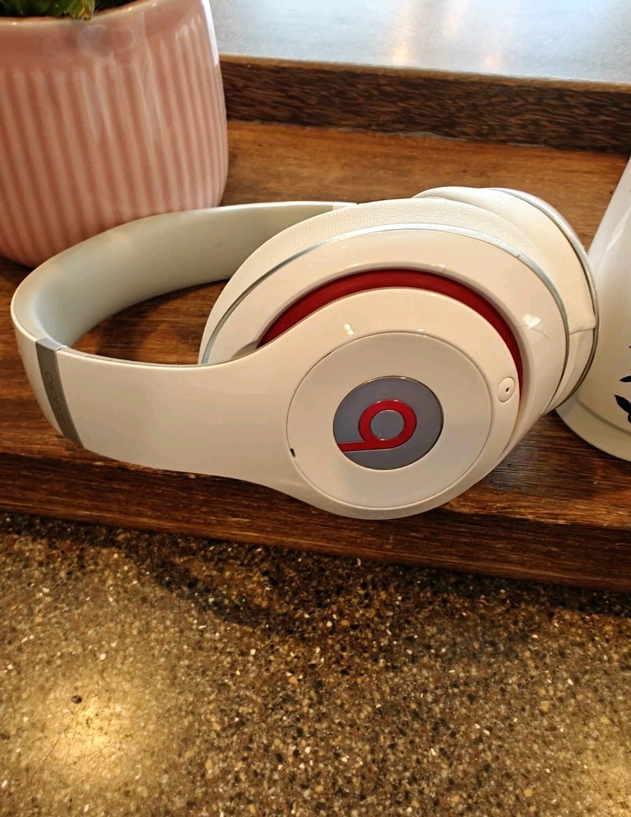 Beats by Dr. Dre Studio 2 Wireless *2 Pair* White/Red & Black/Red **Excellent**