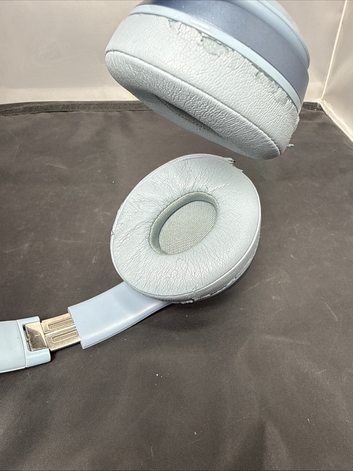 Beats by Dr Dre Solo 2 Wired Headphones – Great Blue B0518 Needs Pads