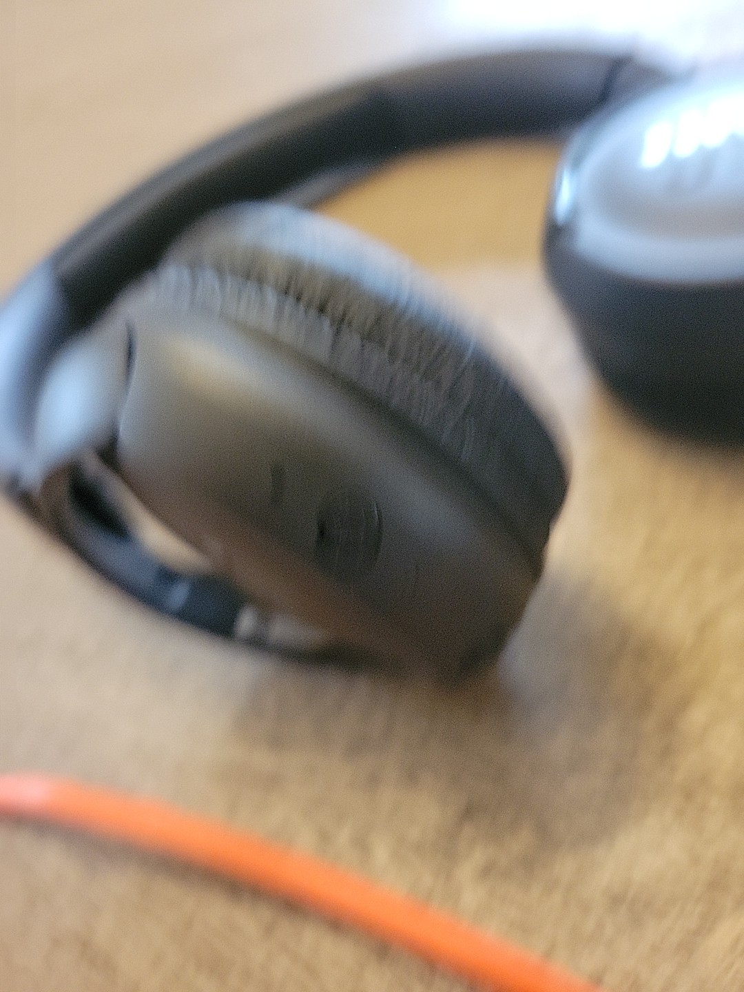JBL TUNE500BT On-Ear Headphones Black Headband Ear-Cup **Charger INCLUDED
