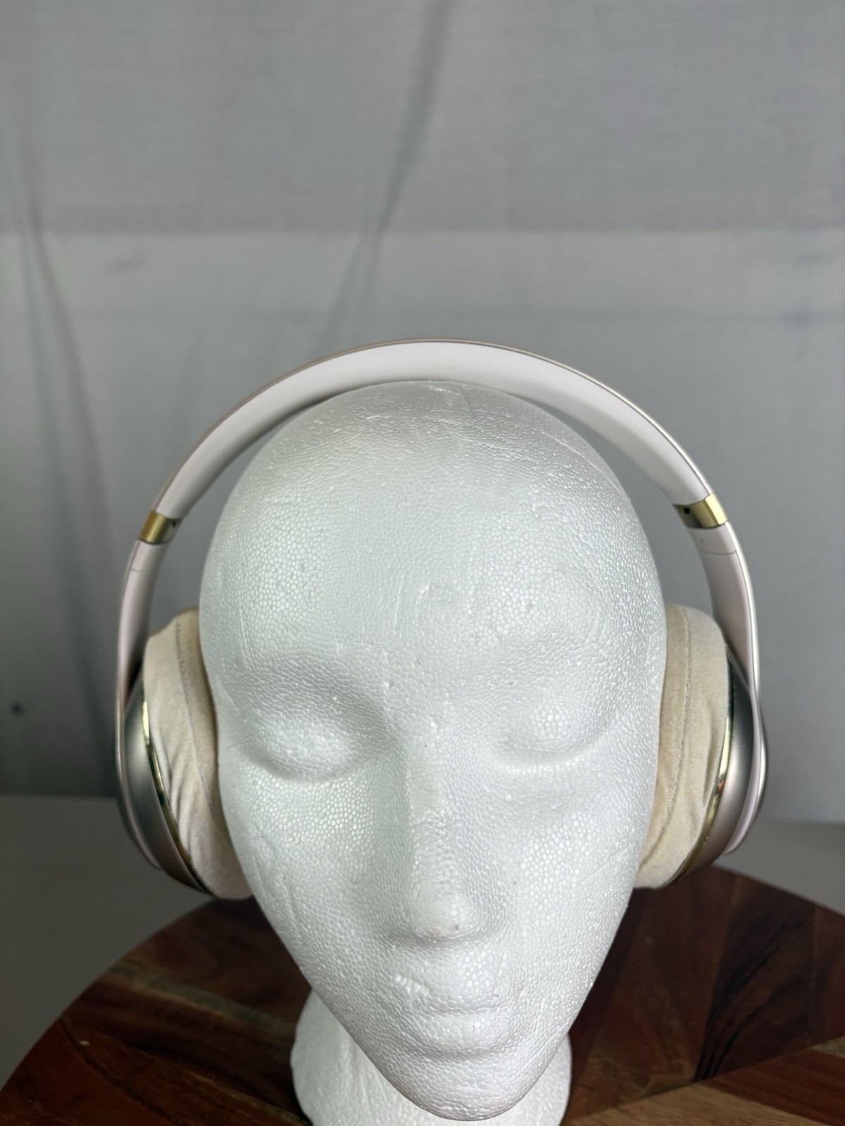 Dr Dre Beats Studio 2.0 Wireless Over Ear White Gold Headphones B0501 + Case
