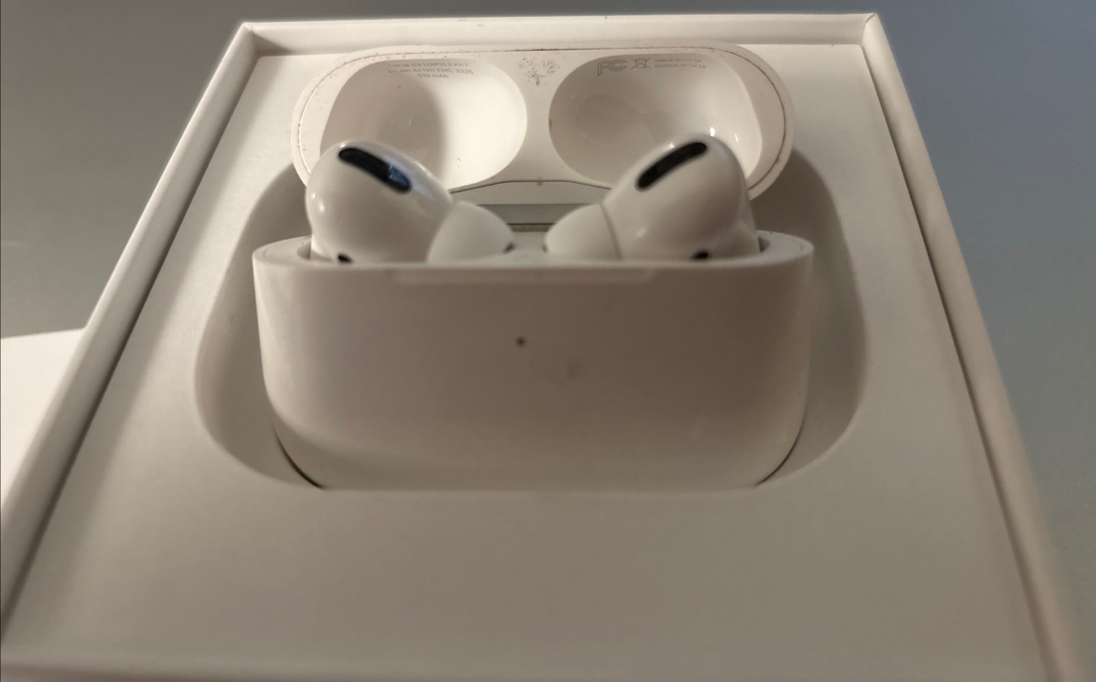 NICE Apple AirPods Pro 1st Gen Ear Buds Complete Set A2084 A2083 A2190 MWP22AM/A