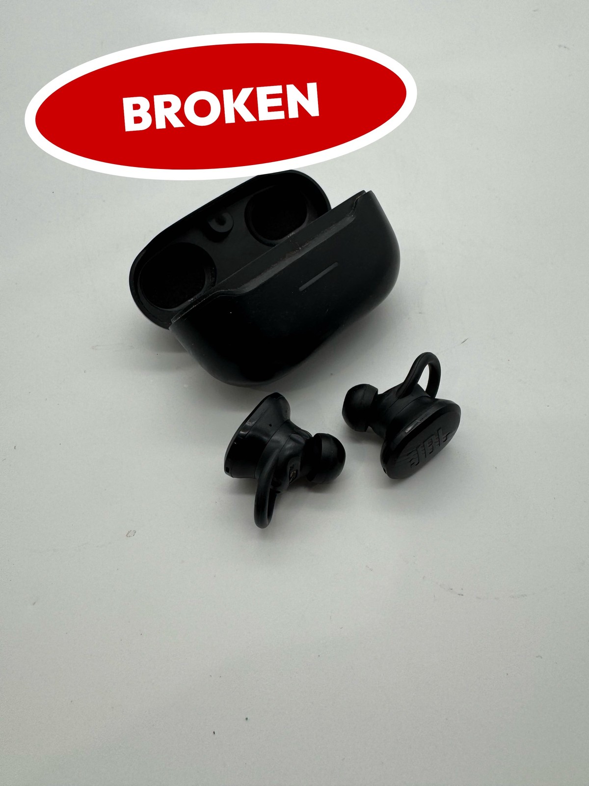 (BROKEN) JBL Endurance Race TWS Waterproof Sport Earbuds IP67 Bass Black (2)