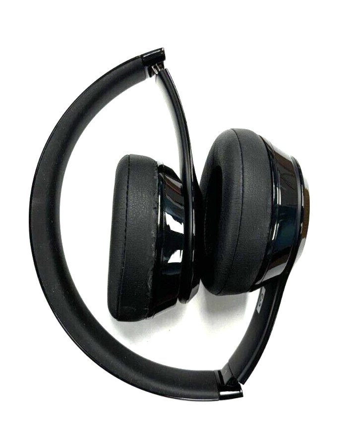 Beats by Dr. Dre Beats Solo3 Wireless On-Ear Headphones – Gloss Black A1796