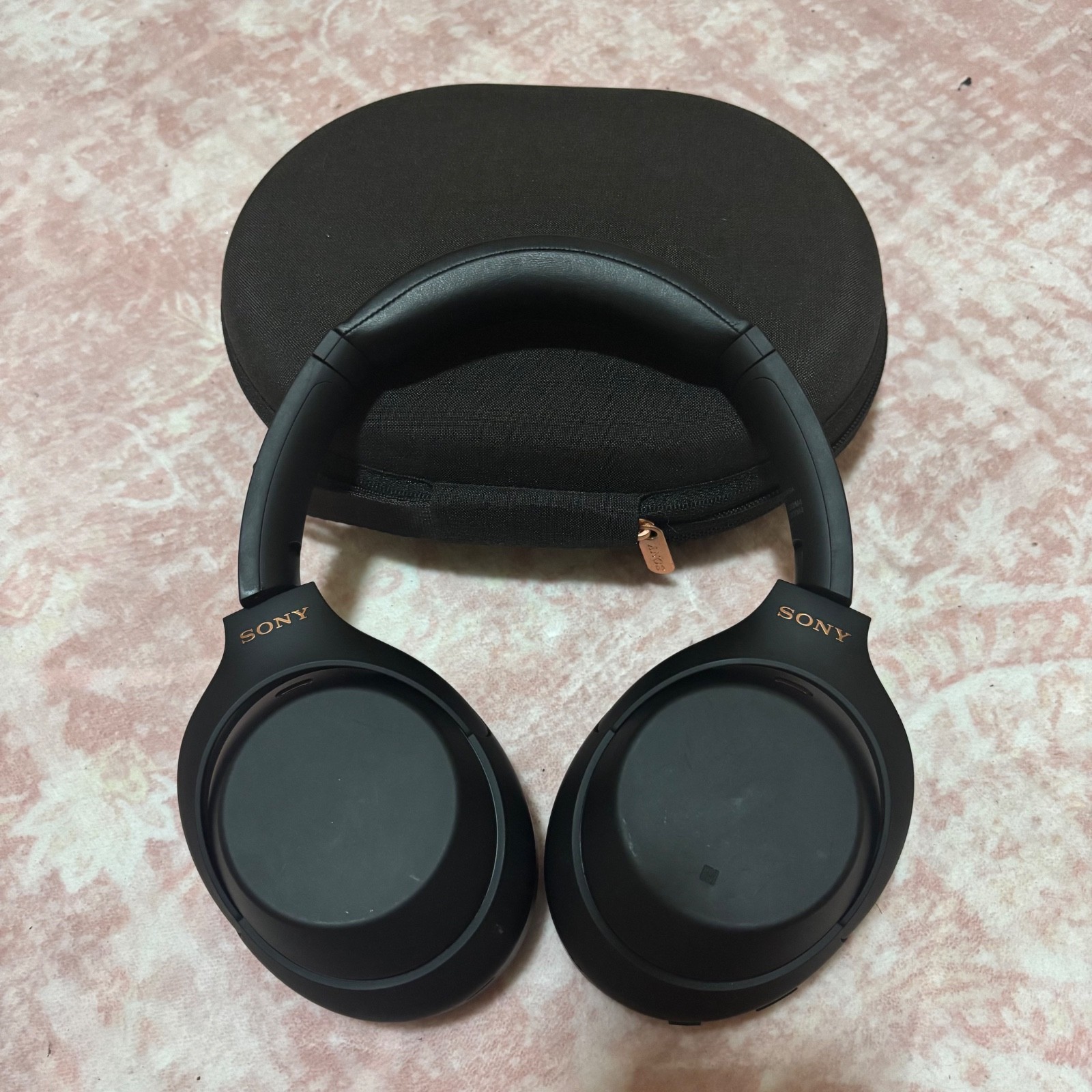 Black Sony WH-1000XM4 Noise Cancellation Headphones & Case