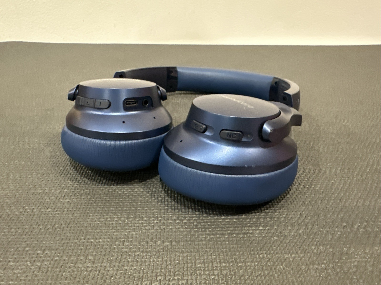 Soundcore Life Q20 Bluetooth Wireless Headphones Blue