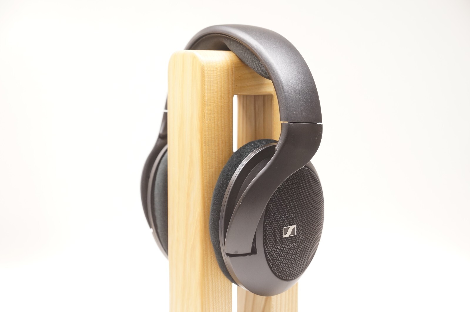 Sennheiser HD560 S Over-The-Ear Audiophile Headphones with Box / From Japan