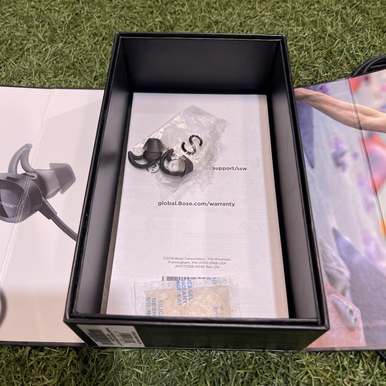 Bose Soundsport In-Ear Wireless Headphones Black 761529-0010 Accessories