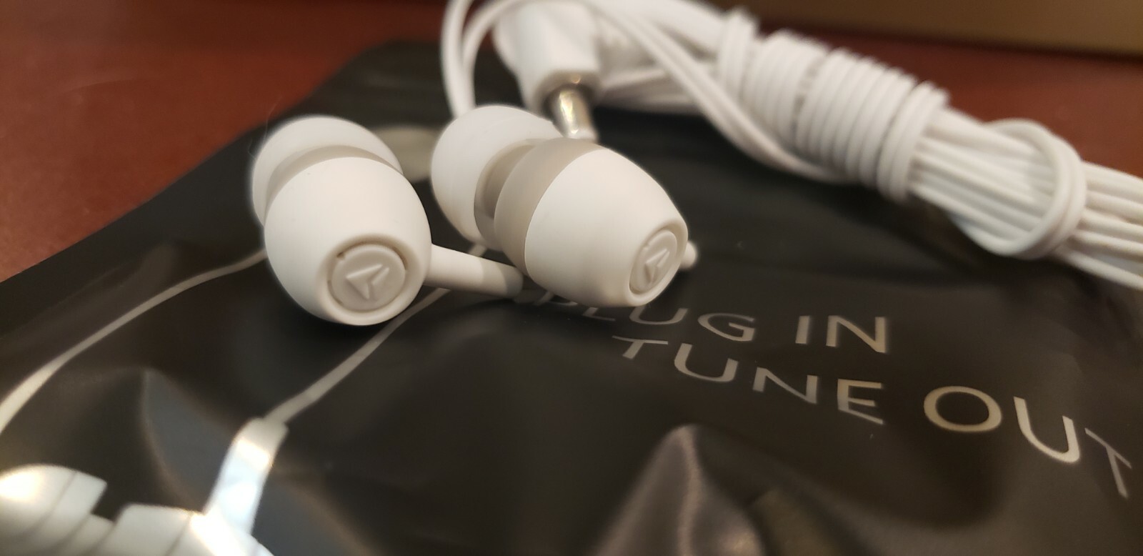 Premium Earbuds Brand New Delta Airlines 044208424
