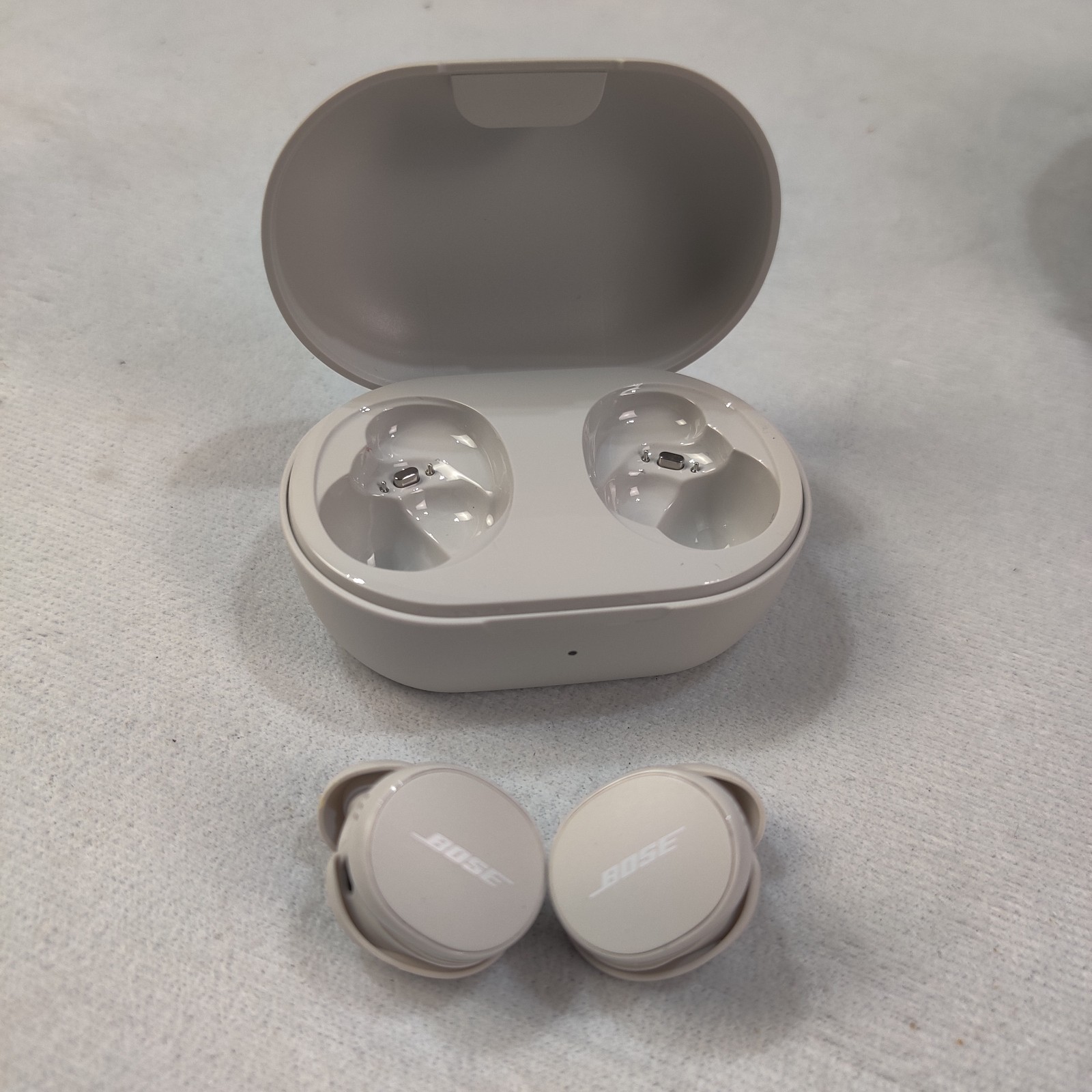 Bose QuietComfort True Wireless Noise Cancelling In-Ear Earbuds – White Smoke