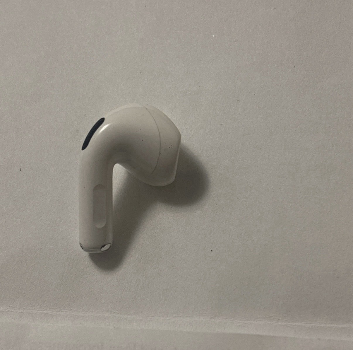 Original Apple AirPods 4 with Active Noise Cancellation (ANC) Right Side – A3055