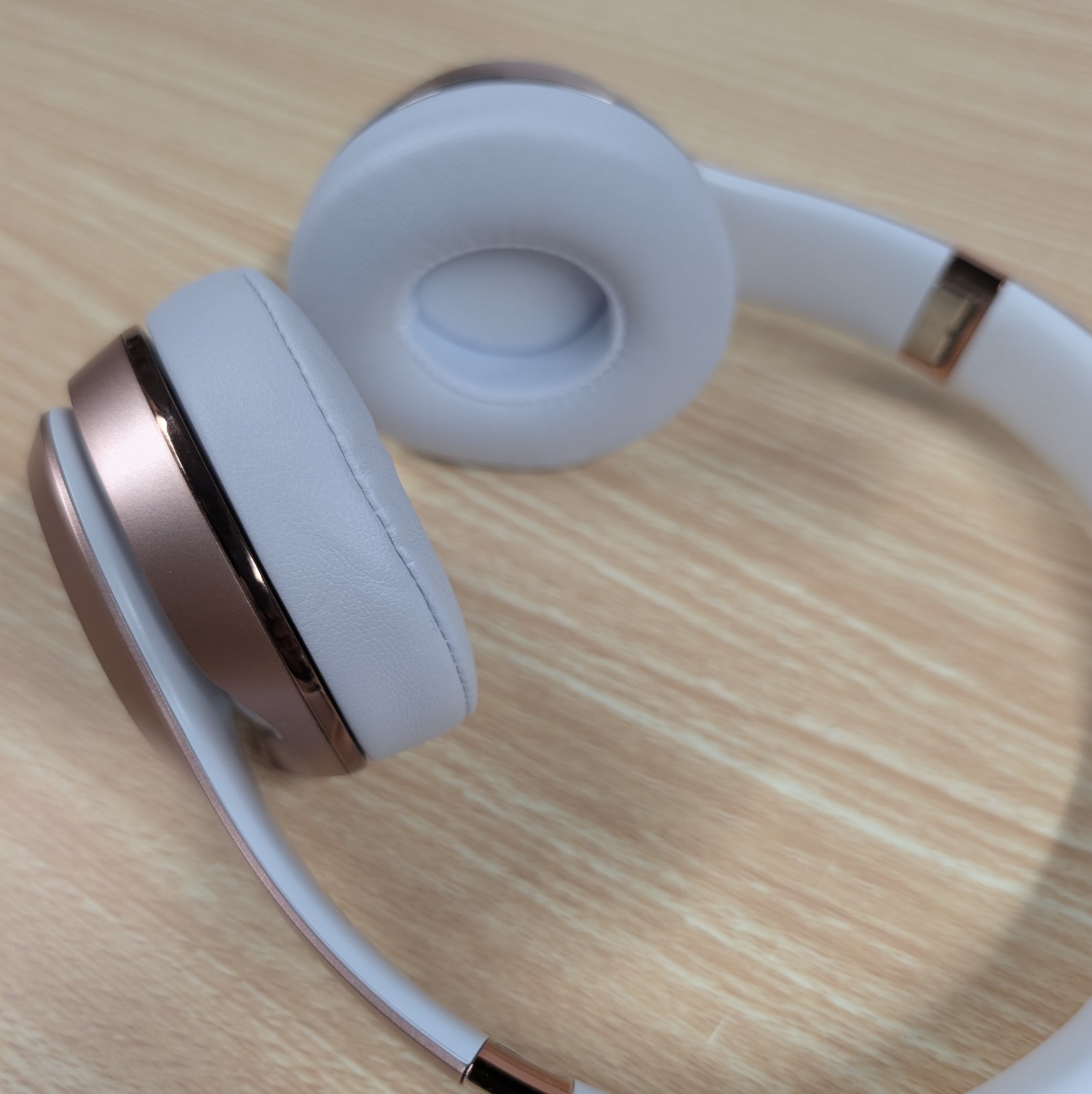 Beats by Dr. Dre Beats Solo3 Wireless On-Ear Headphones – Rose Gold