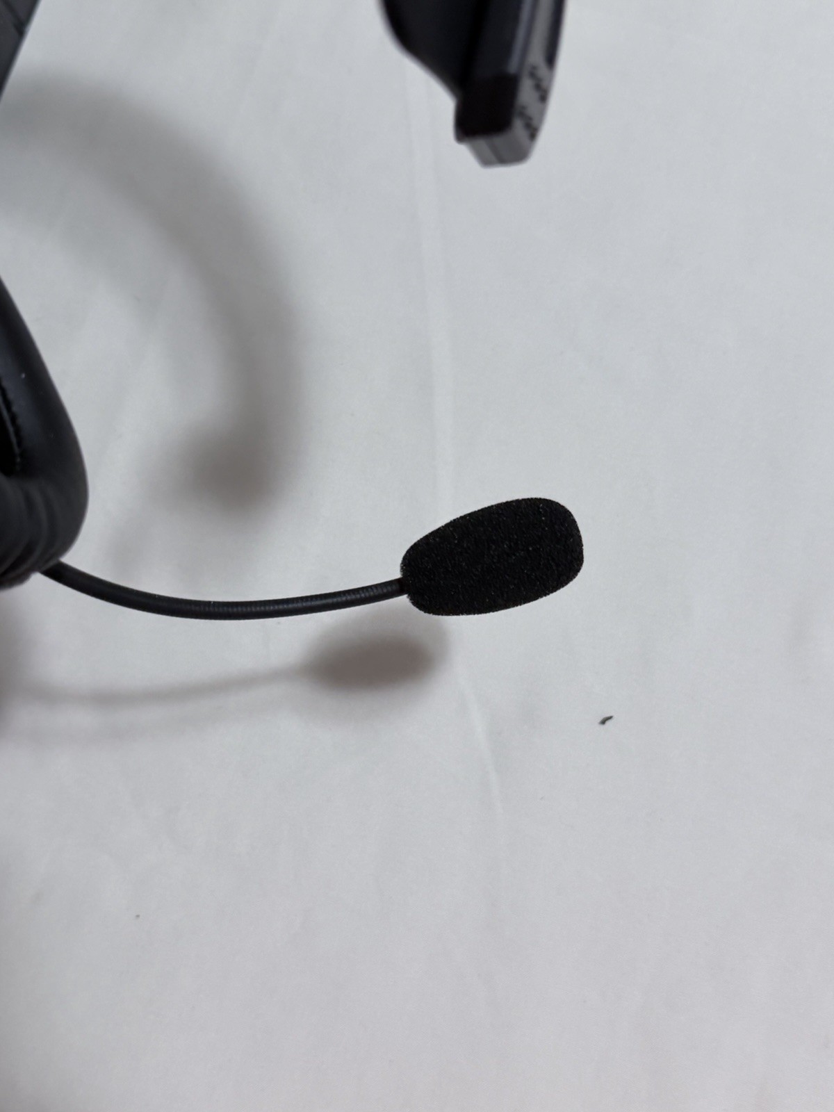 KH-23 Wireless Headphones with Directional Microphone Design New Open Box