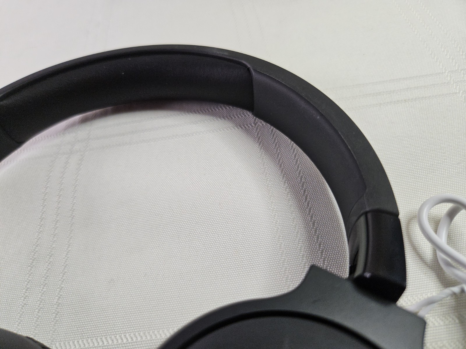 JBL Tune 670NC Wireless On-Ear Headphones with Adaptive Noise Cancelling – Black