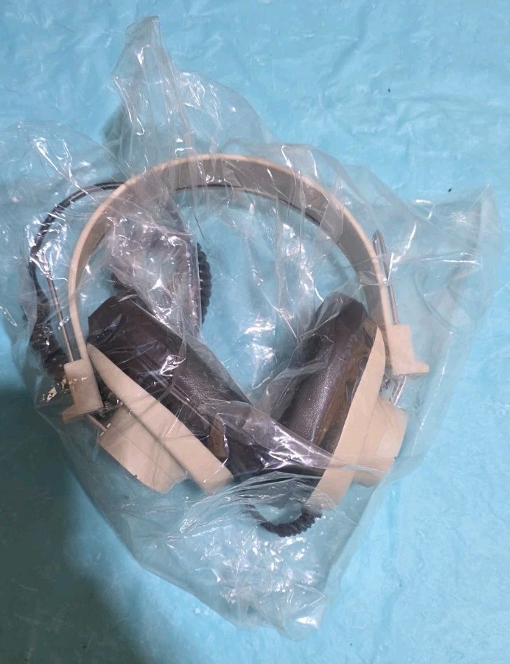 Califone 2924AV-P , Deluxe Volume Control Mono Headphone with 2ft Pigtail Cord