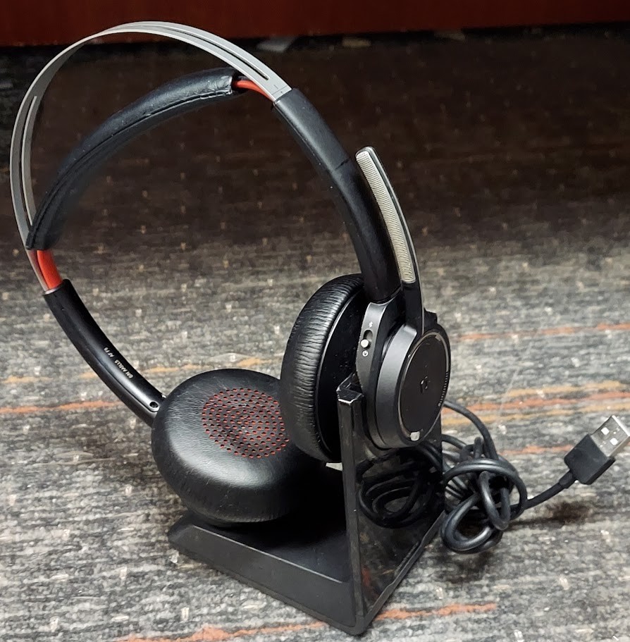 Plantronics Voyager UC B825 On-Ear Headset – Black With Charging Dock