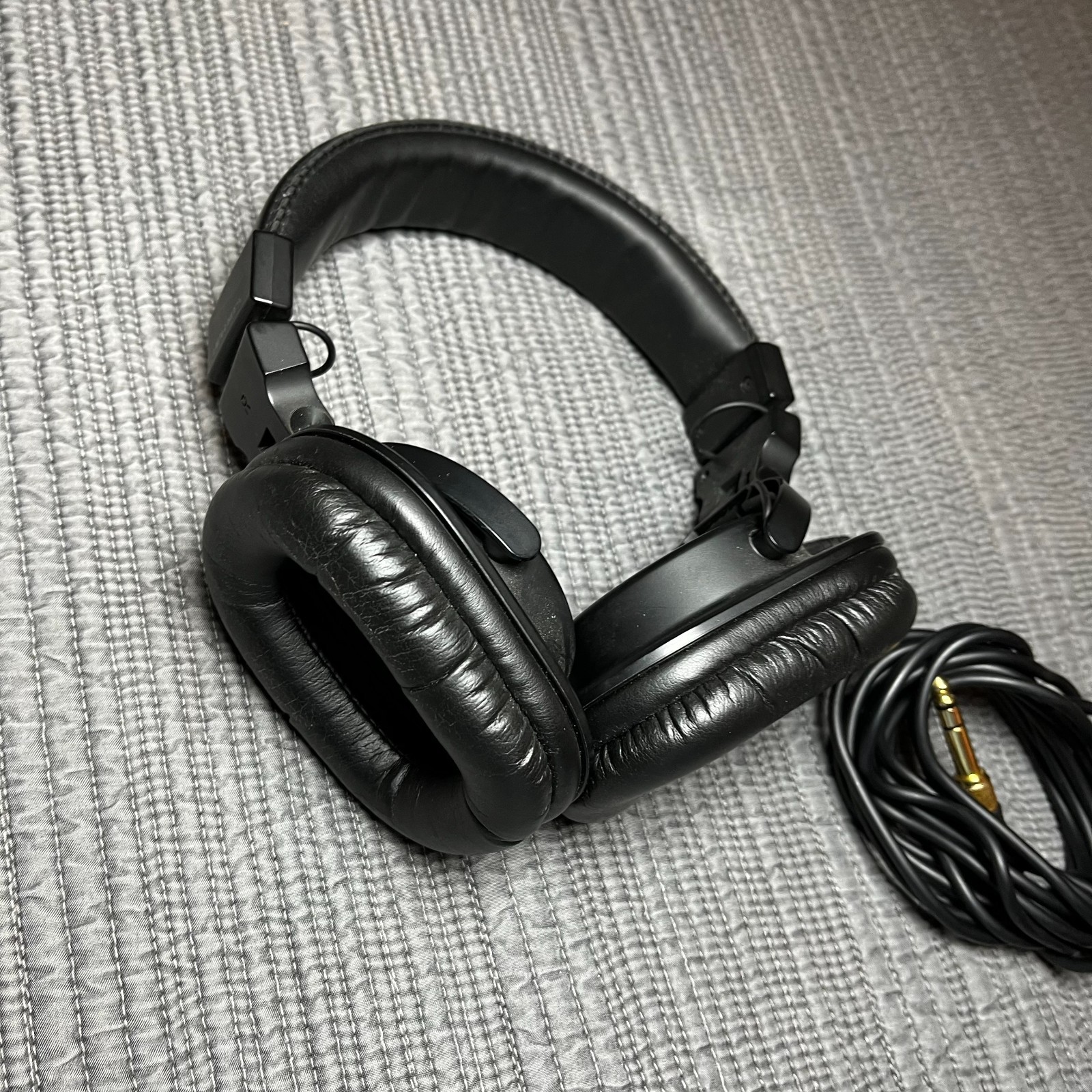Yamaha HPH-MT5 Studio Monitor Headphones – Professional Audio Quality
