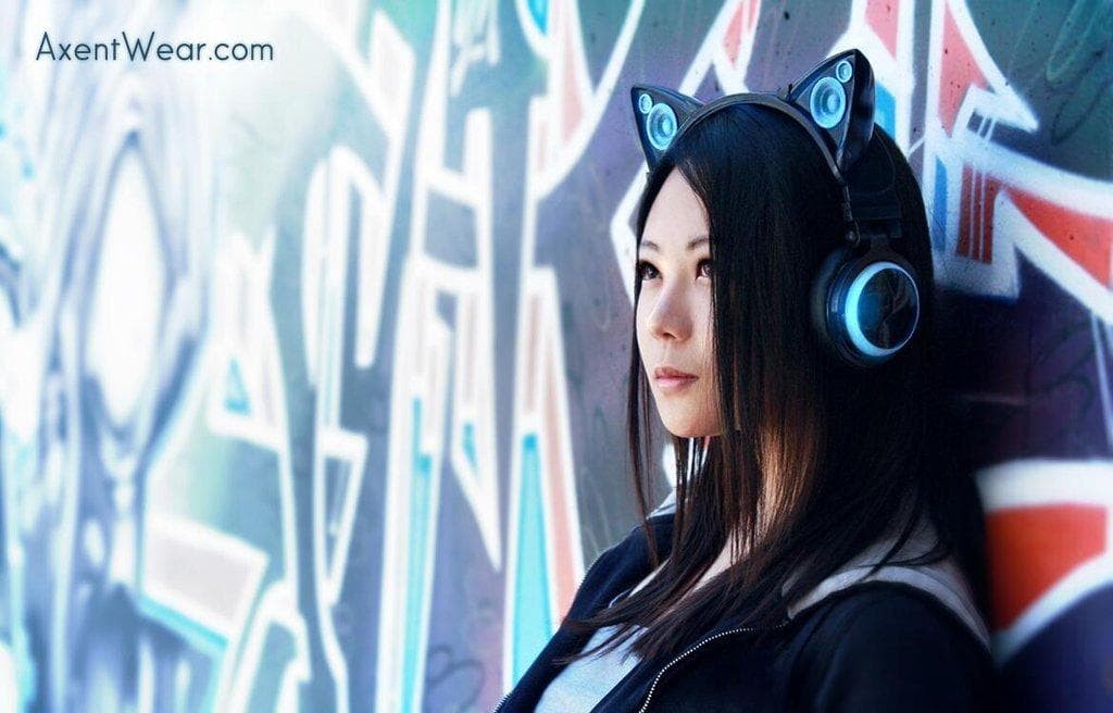 AXENT WEAR Brookstone Cat Ear Headphones with LED Speakers Blue Black w/box O66