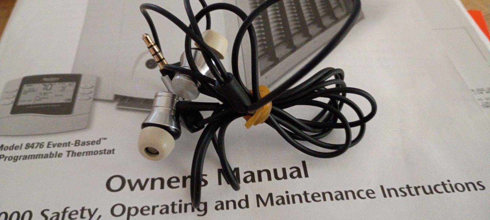 1more E1001 In Ear Wired Headphones – Gold, Adapter , Triple Driver READ-Hi-Res