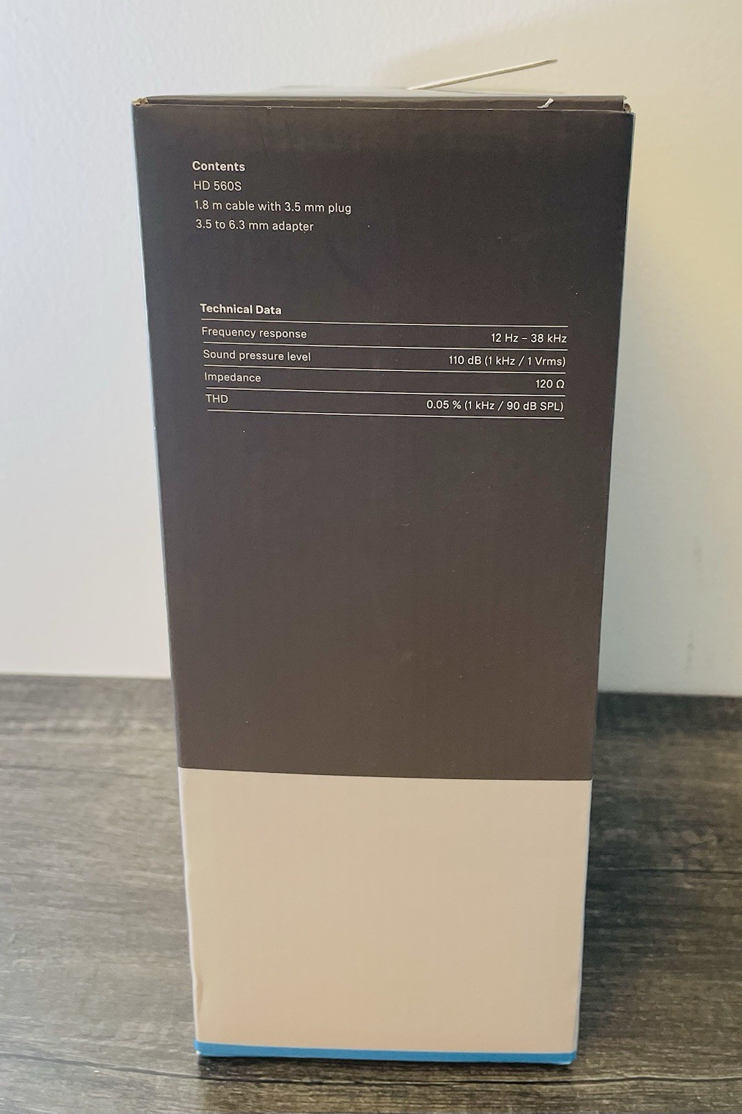 NEW Sennheiser HD560 S Over-The-Ear Audiophile Headphones Dynamic Open Type