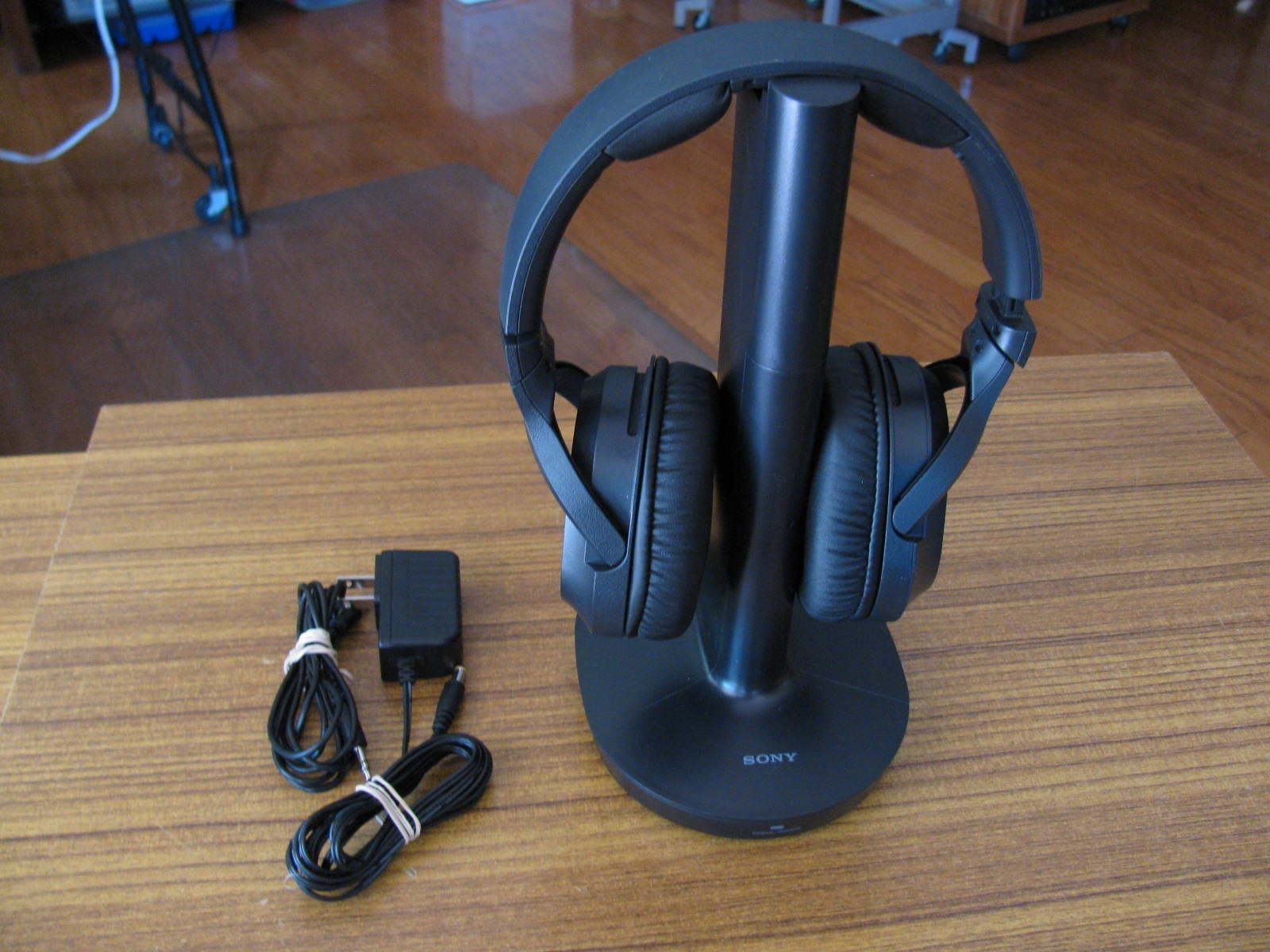 Sony WH-RF400R Wireless Home Theater Headphones Great Working Condition