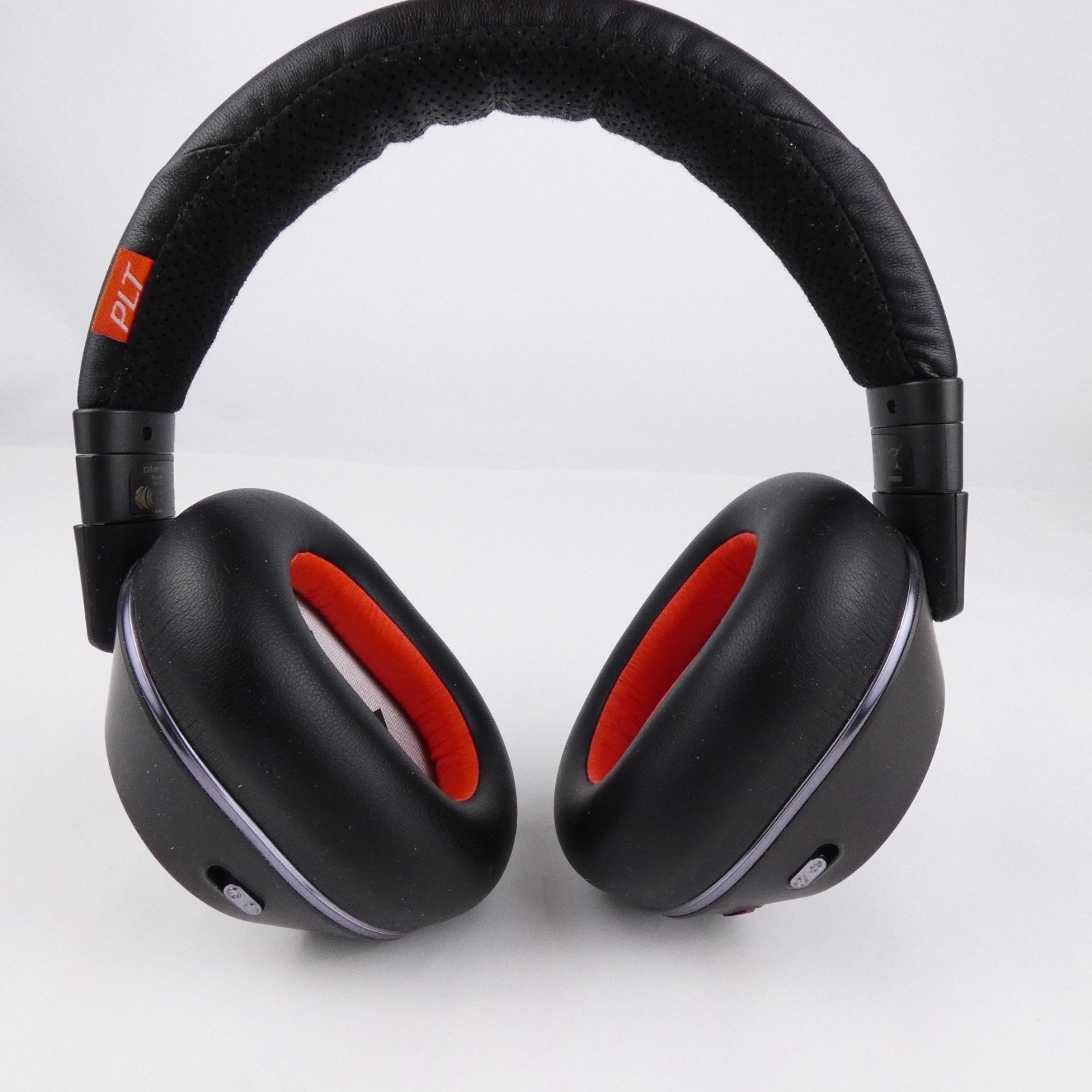 Plantronics Voyager 8200 Headphones B8200 UC Bluetooth USB-C Rechargeable TESTED
